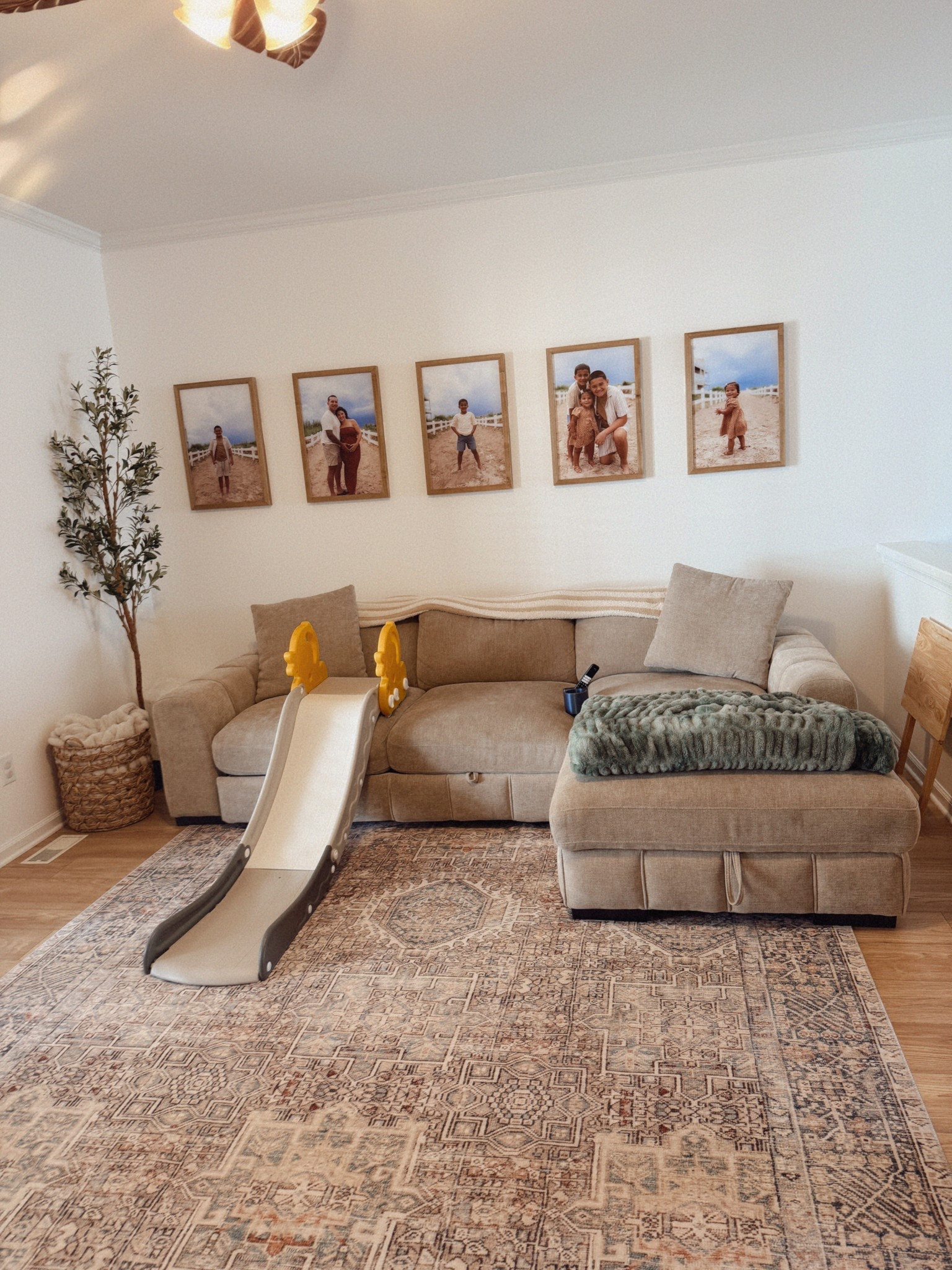 Updated living room 🏠 

#LTKSeasonal #LTKHome #LTKFindsUnder100