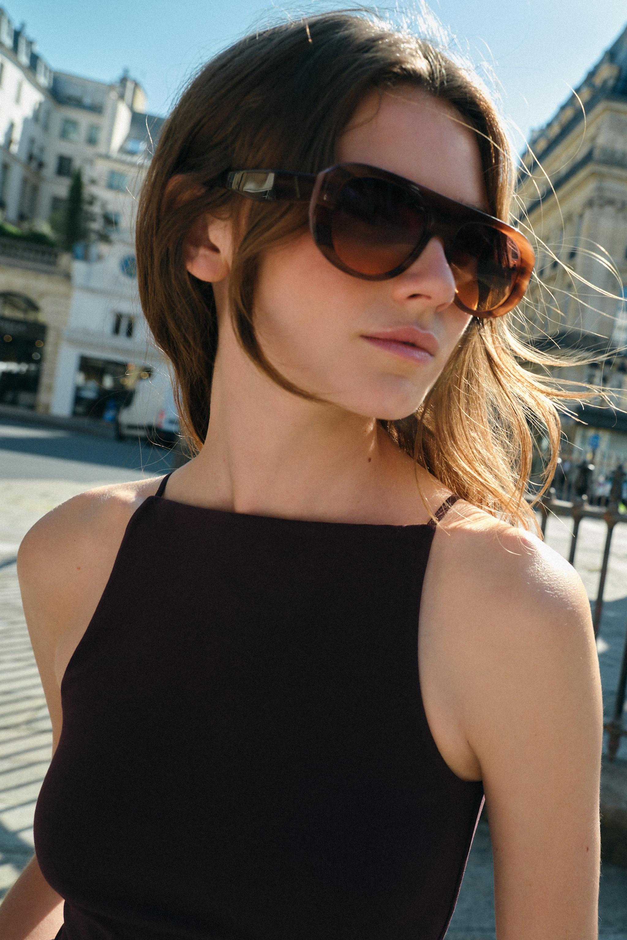 Top made of cotton blend yarn. Straight neckline with spaghetti straps. Straight hem. | Zara US