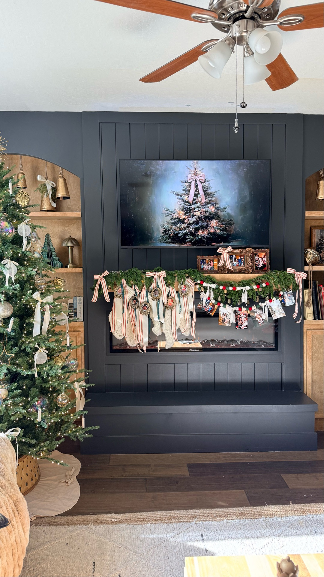 Christmas mantle ✨

#LTKHome #LTKSeasonal #LTKHoliday