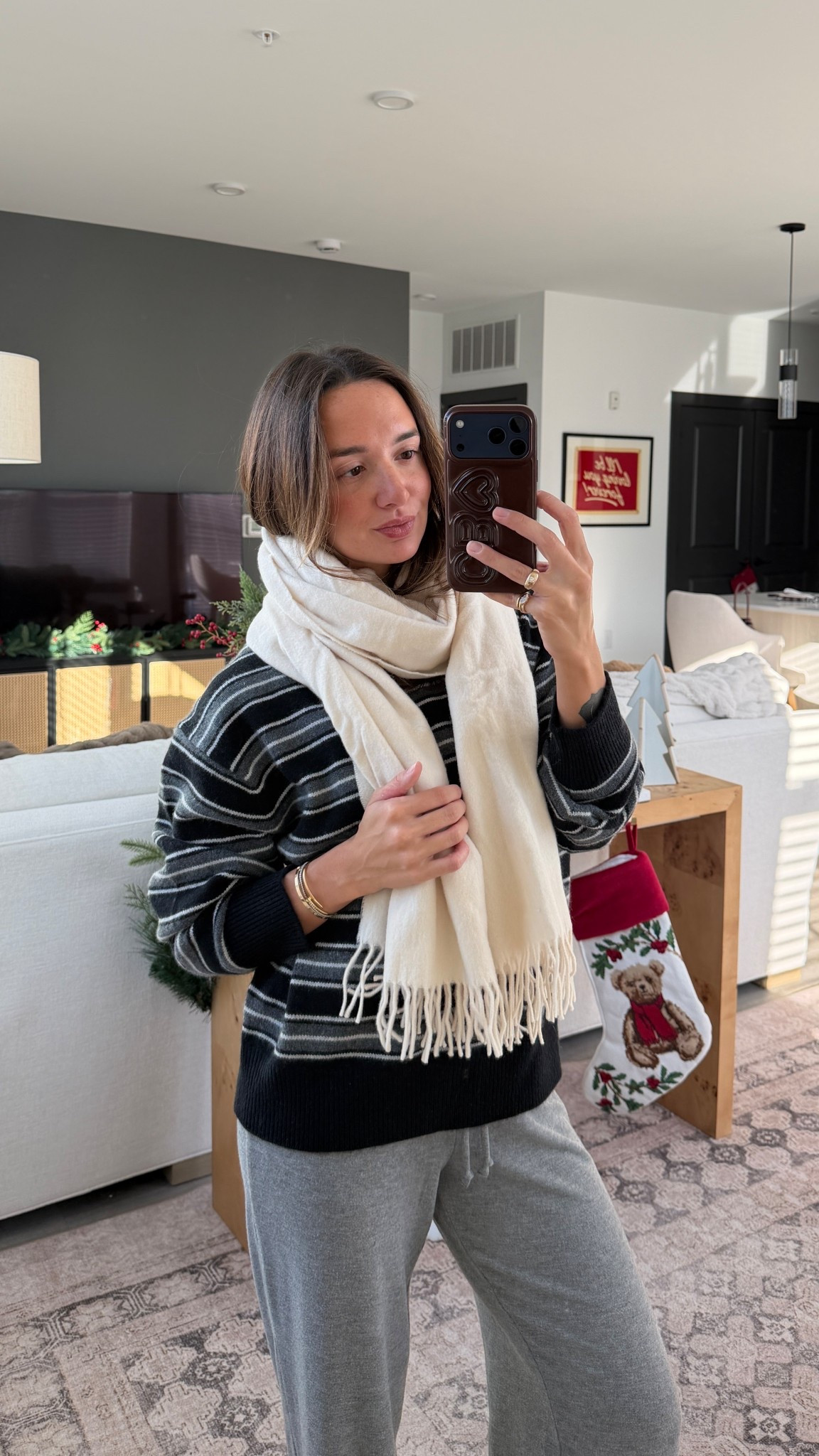Cashmere scarf! A winning gift! Smal sweater and XS bottoms

@aritzia #aritziapartner