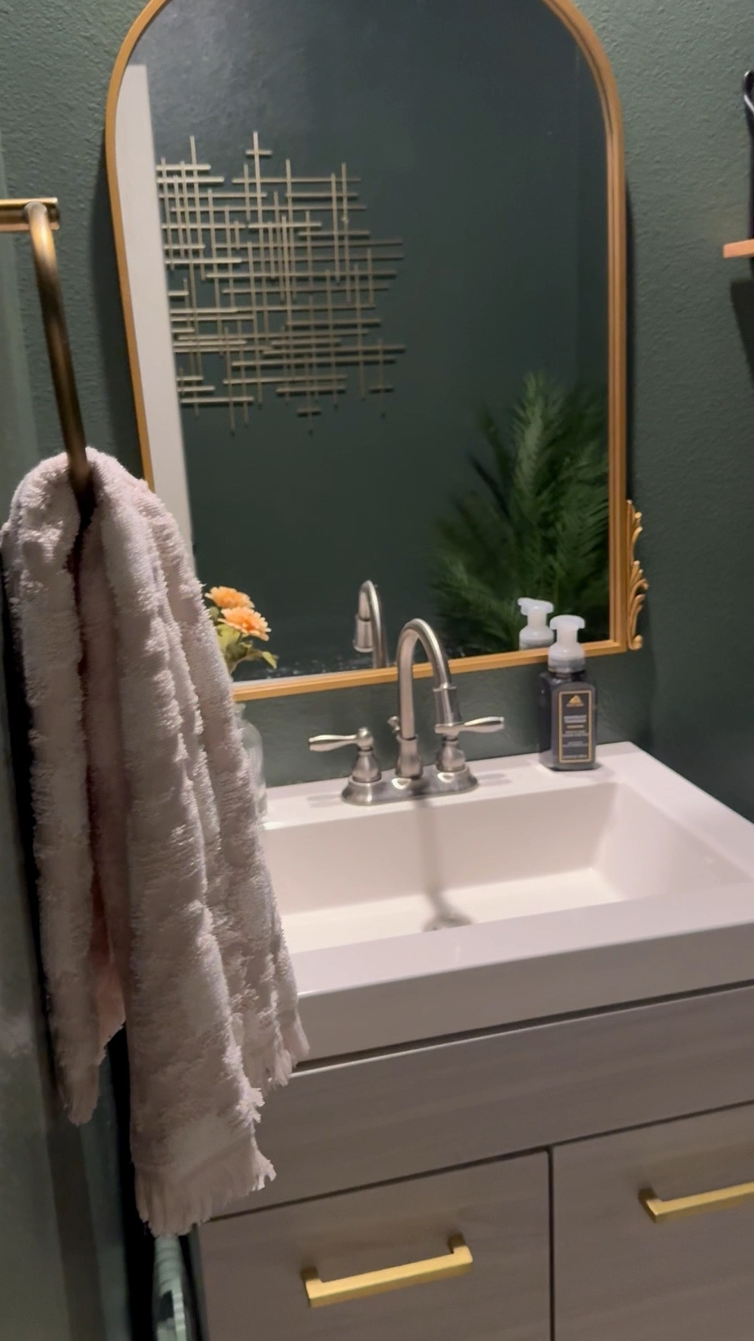 Affordable DIY bathroom upgrade 👏🏻👏🏻👏🏻 #bathroom #diybathroom #homeimprovement

#LTKHome