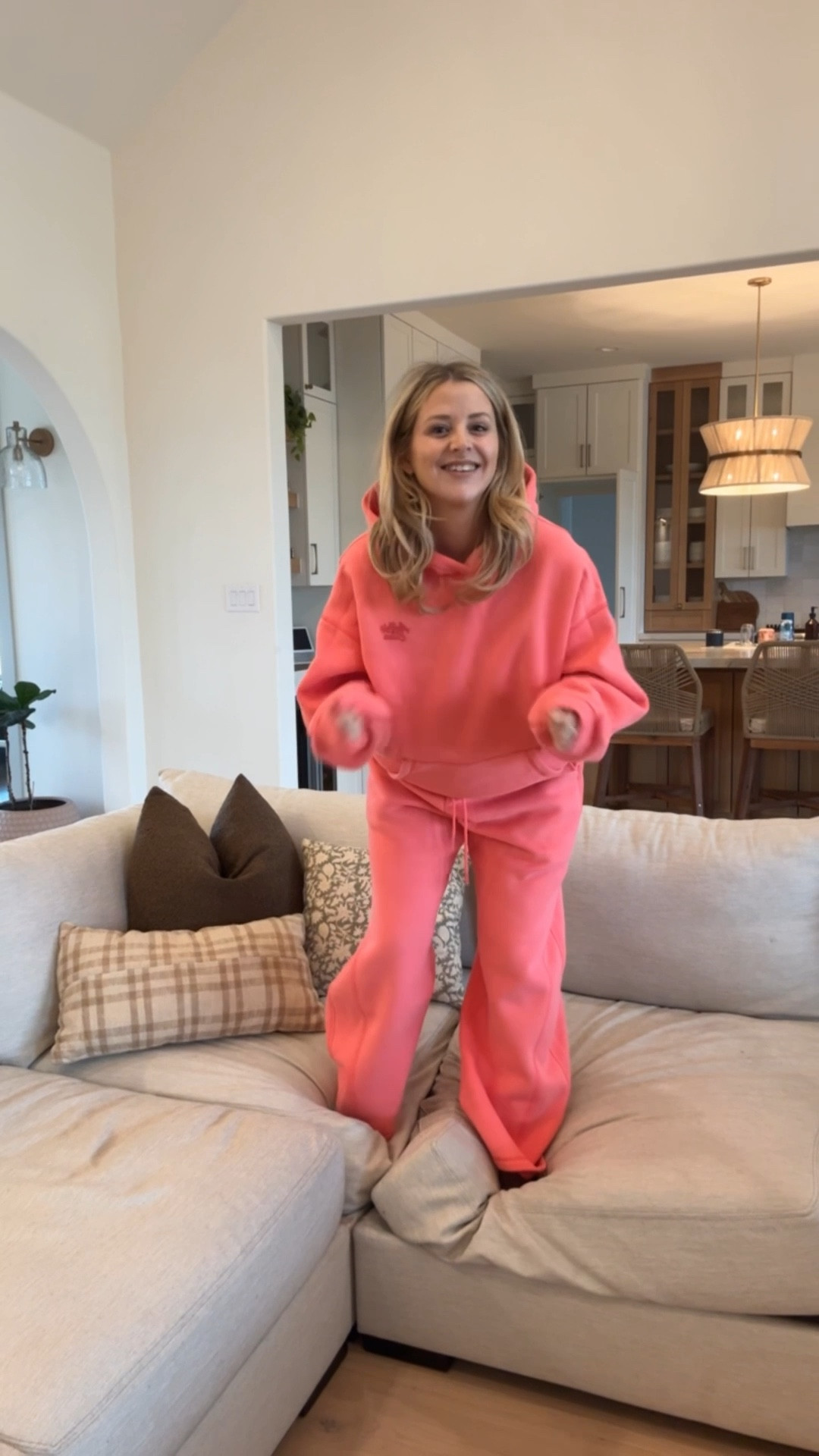 The comfiest coziest sweat suit. Comes as a set - in size medium. 


#sweatsuit #sweatset #cozy #sweatshirt #barrelsweats 