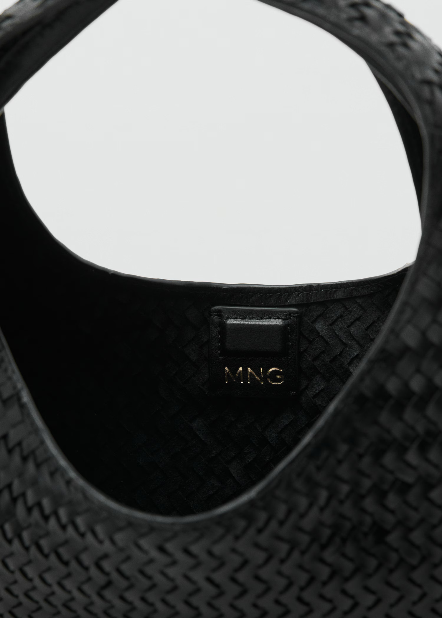 Braided leather handbag - Women | MANGO United Kingdom | MANGO (UK)