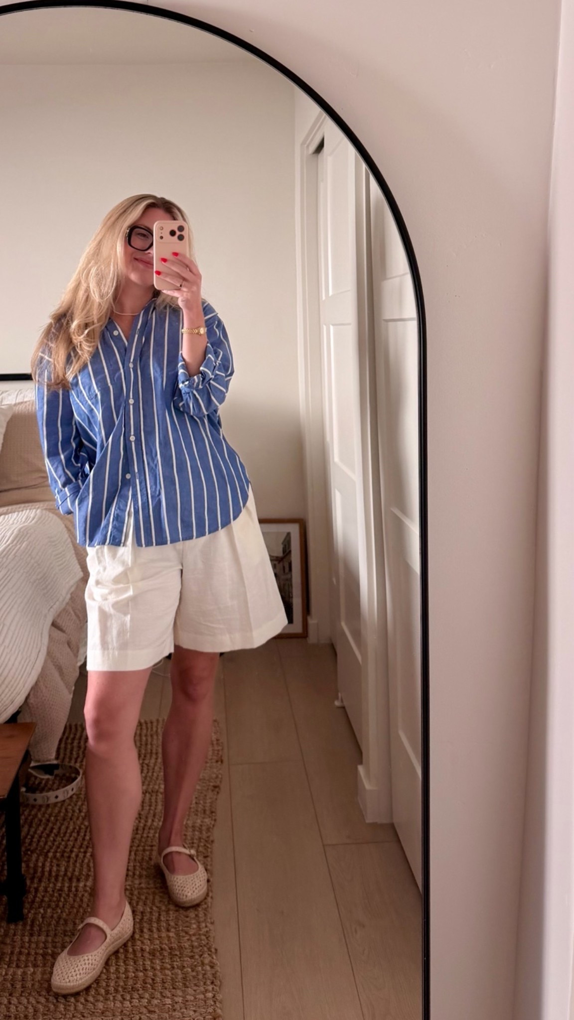 Easy Summer Outfit Formula

One of my favorite summer outfit formulas lately 🤍

An oversized striped button-up, relaxed white shorts, and woven espadrilles always feel effortless and put together.

Linking my exact J.Crew shirt, Sézane Mariana espadrilles, and a similar pair of linen shorts.

#LTKootd #LTKSeasonal #LTKWorkwear