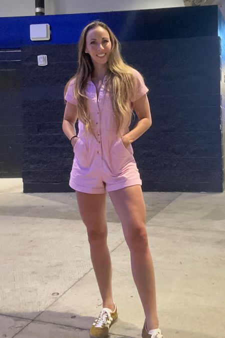 An adorable romper perfect for a chic comfy fit! 