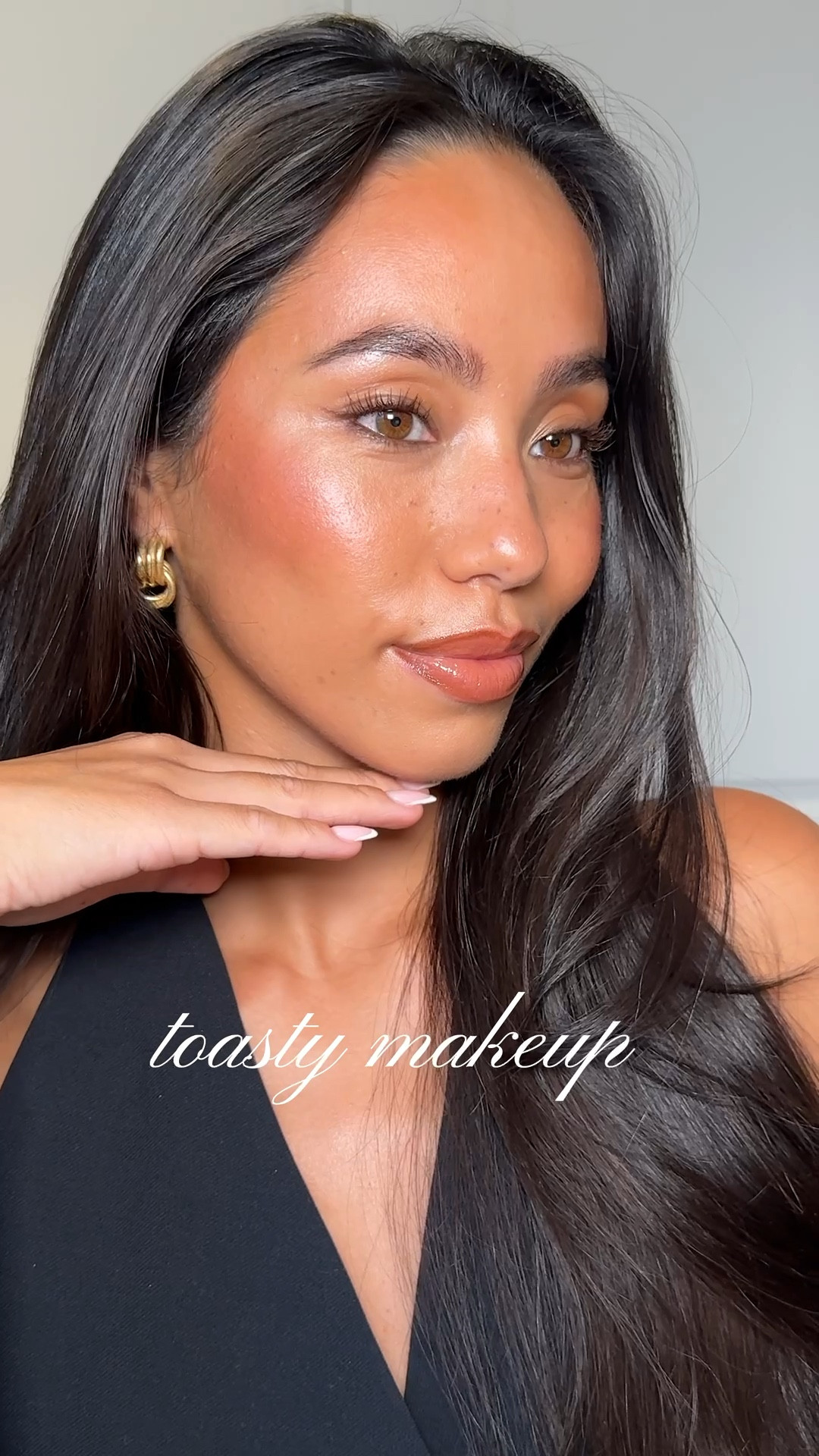 My makeup type: toasty makeup 🍯 

Shades below:

@elf halo glow filter (shade 4) 
@patricata (15 golden neutral) 
@diorbeauty contour stick (tan) 
@diorbeauty backstage concealer (shade 2w) 
@rhode blush (tan line)
@patrickta blush duo (she’s so LA)
@hudabeauty easy bake powder (banana bread) 

Eyes 👁️ 
@yslbeauty bronzer & lash clash mascara (brown) 
@victoriabeckham satin liner (bronze) 

Lips 💋 
@anastasiabeverlyhills lip liner (cool brown) 
@charlottetilbury lipstick (penelope pink) 
@maybelline lifter gloss (moon)

#makeup #bronzemakeup my makeup type, golden hour makeup 



#LTKsummer #LTKdatenight #LTKbeauty