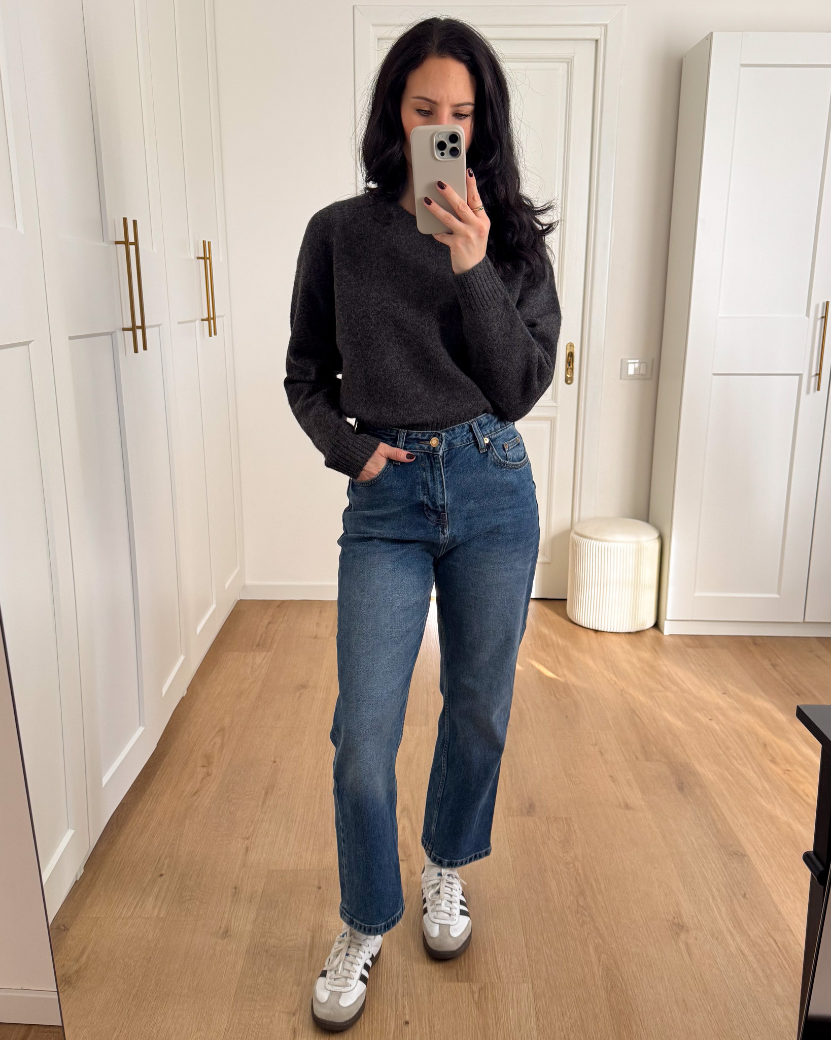 Uniqlo maglione girocollo, Jeans Zara, Adidas samba 

 #LTKeurope #LTKwinter #LTKautumn