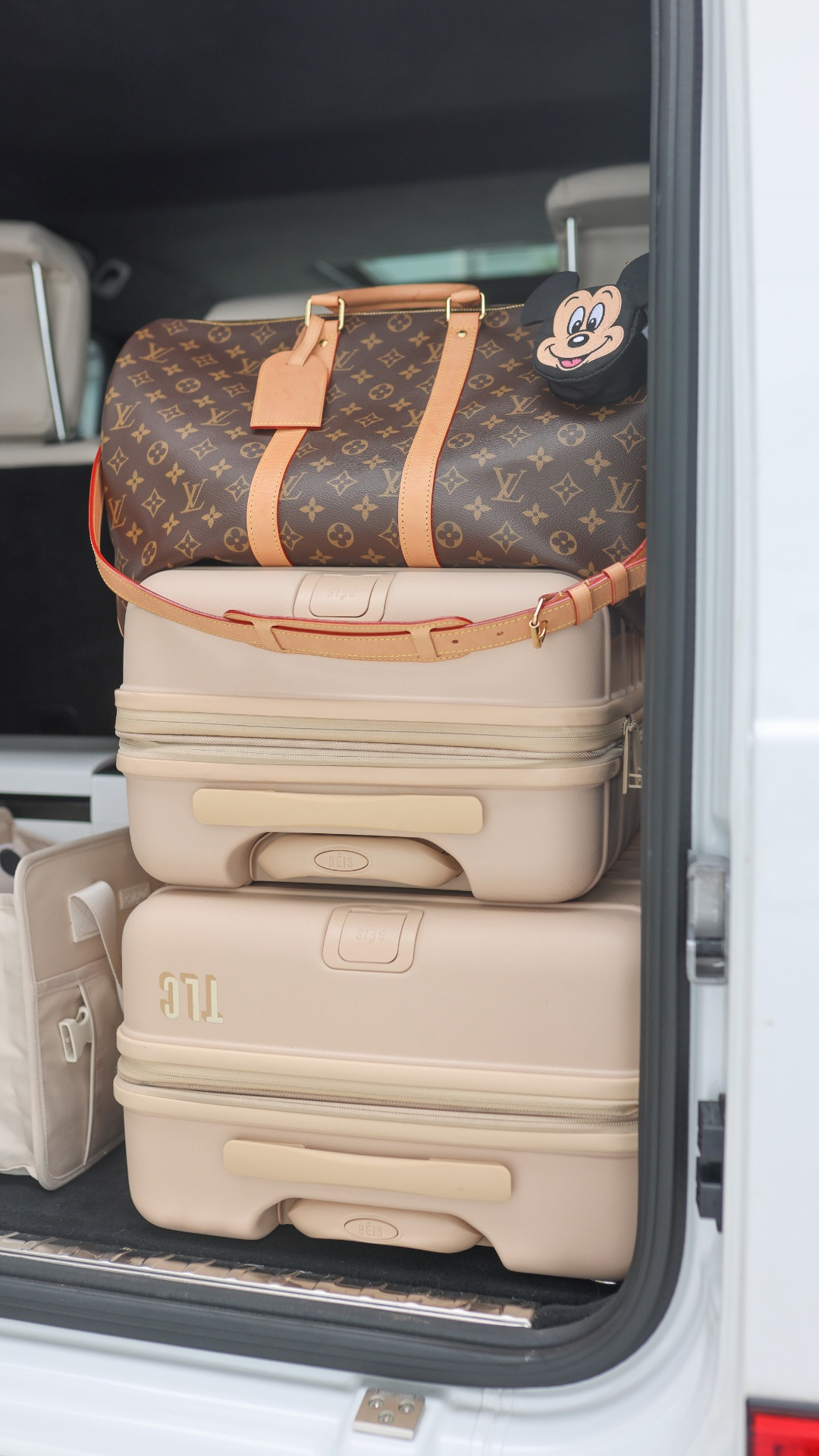 Pack the car for a road trip to Disney 

Disney World, Disney parks, road trip, road trip essentials, beis luggage, Mickey Mouse, Disney world trip, Disney world essentials