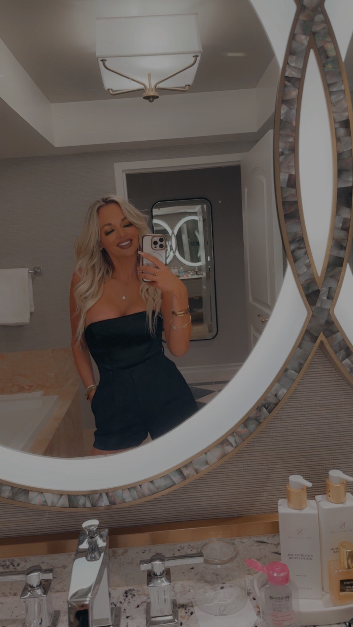 night out in vegas 🖤
#black #blonde #vegas #nightout

#LTKFindsUnder100