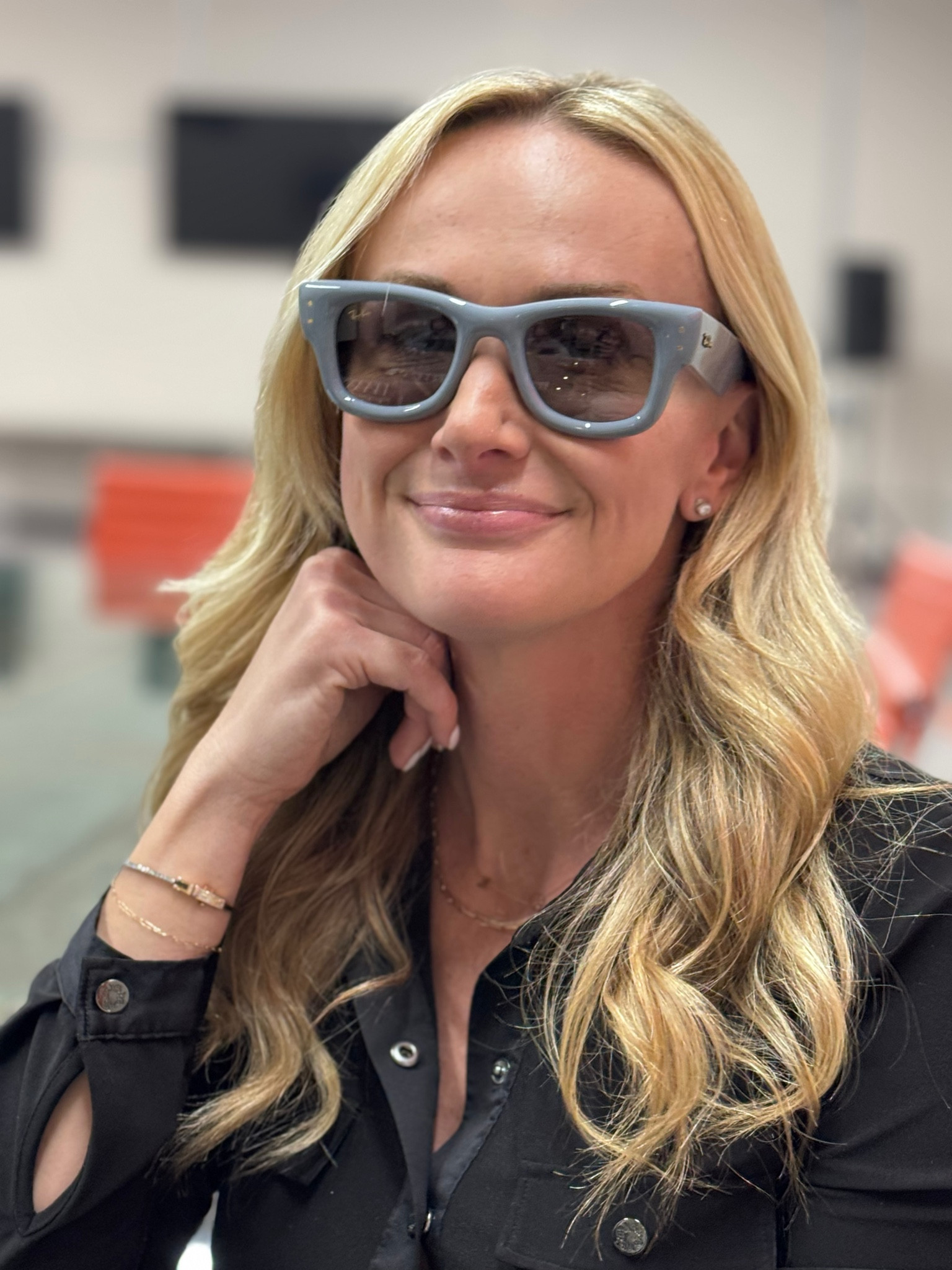 Current sunglasses obsession: Ray-Ban Wayfarer Puffer 🩶

#LTKootd #LTKOver40