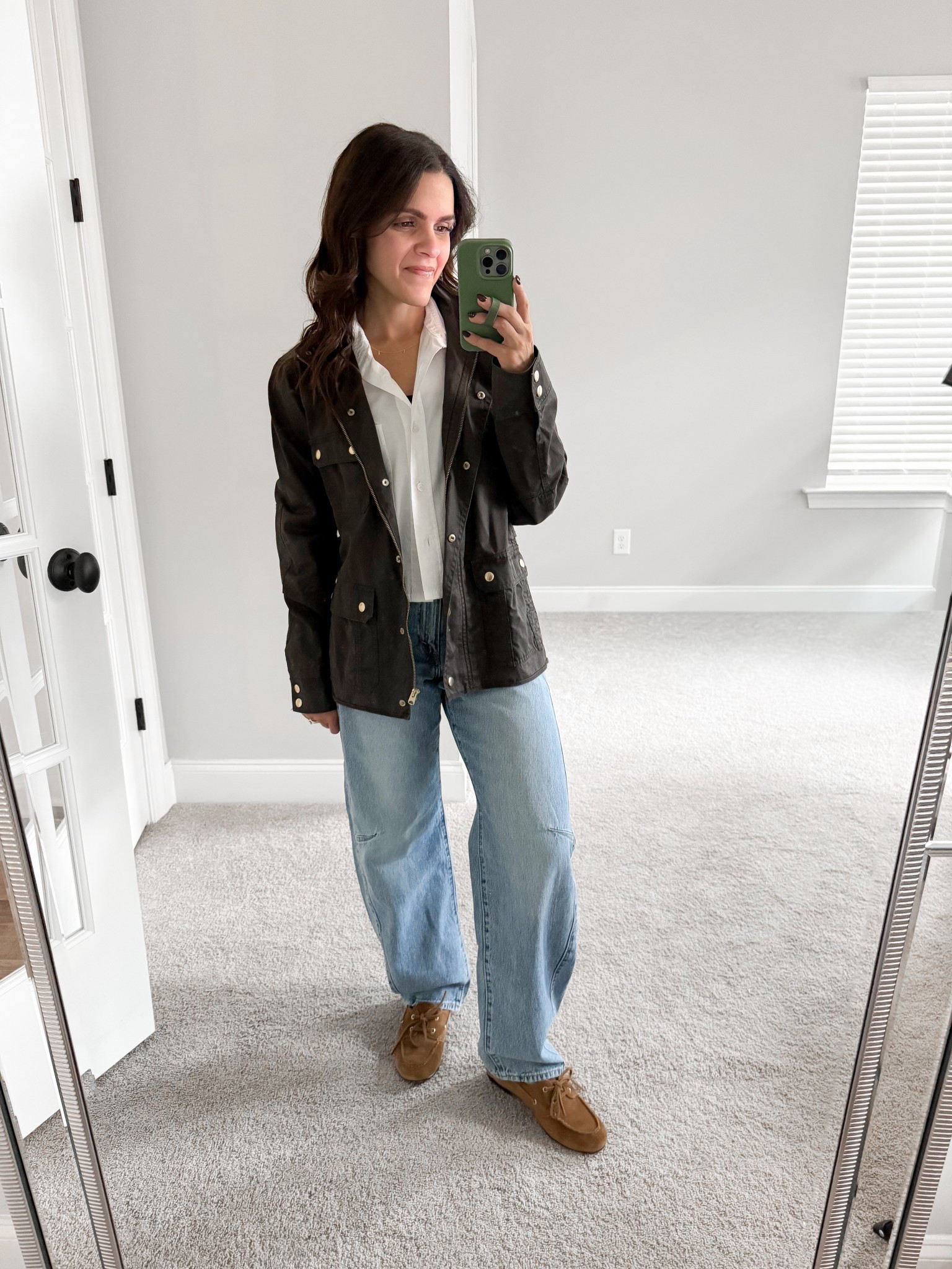 What I wore:
Barn jacket: old, linked similar
Cropped white button up: Everlane, XS
Barrel jean: Levi’s, tts
Boat shoe: Madewell, tts 

#LTKStyleTip #LTKSeasonal