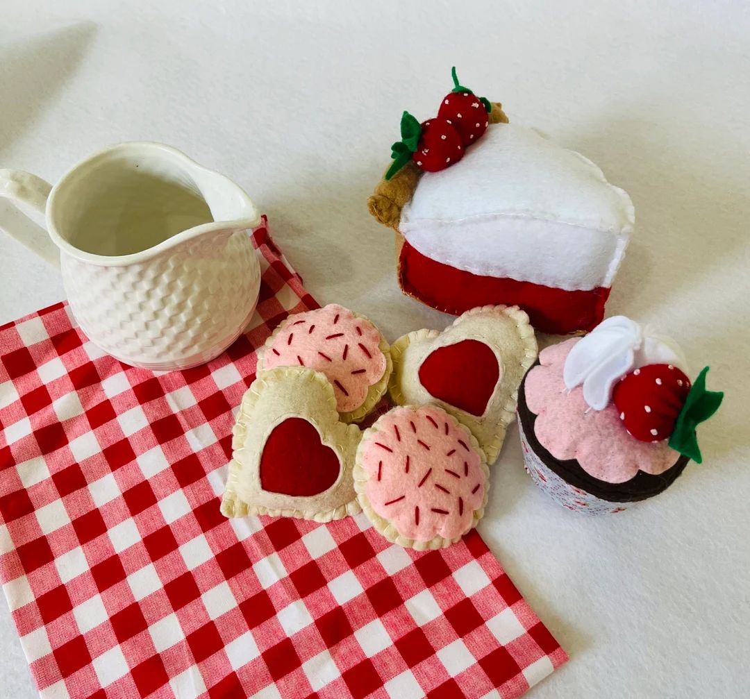 Felt pretend play Strawberry Baker set,play food,felt food, play kitchen,tea party, toy food,felt... | Etsy (US)