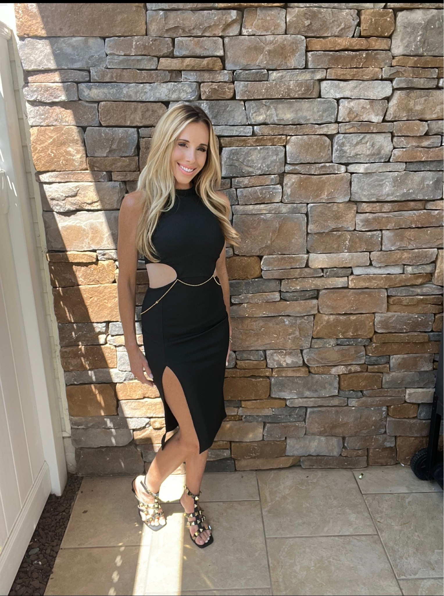 Gorgeous cut out black bodycon dress with gold belt size small 

#LTKcurves #LTKstyletip #LTKfit