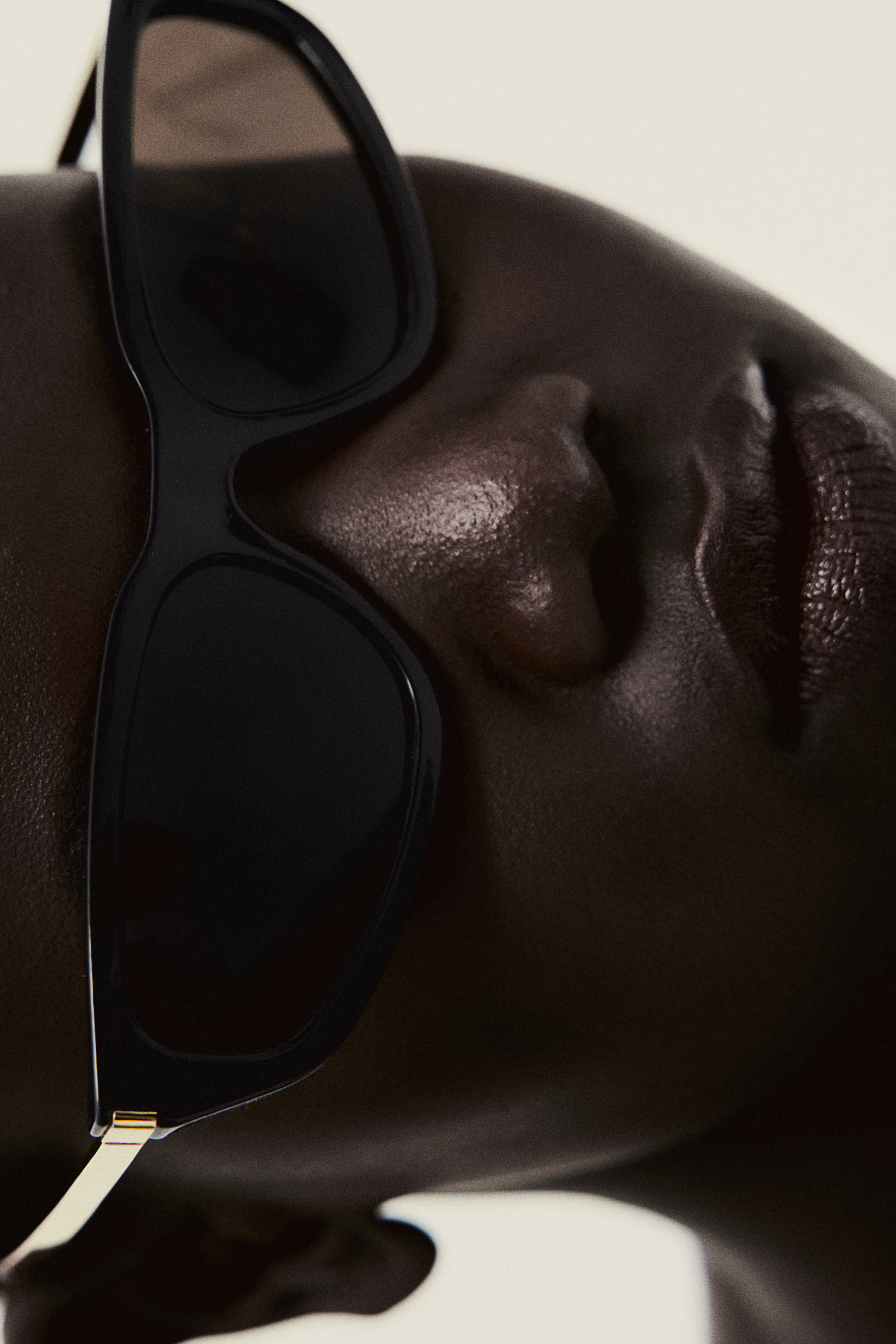 Angular sunglasses - Black - Ladies | H&M GB | H&M (UK, MY, IN, SG, PH, TW, HK)