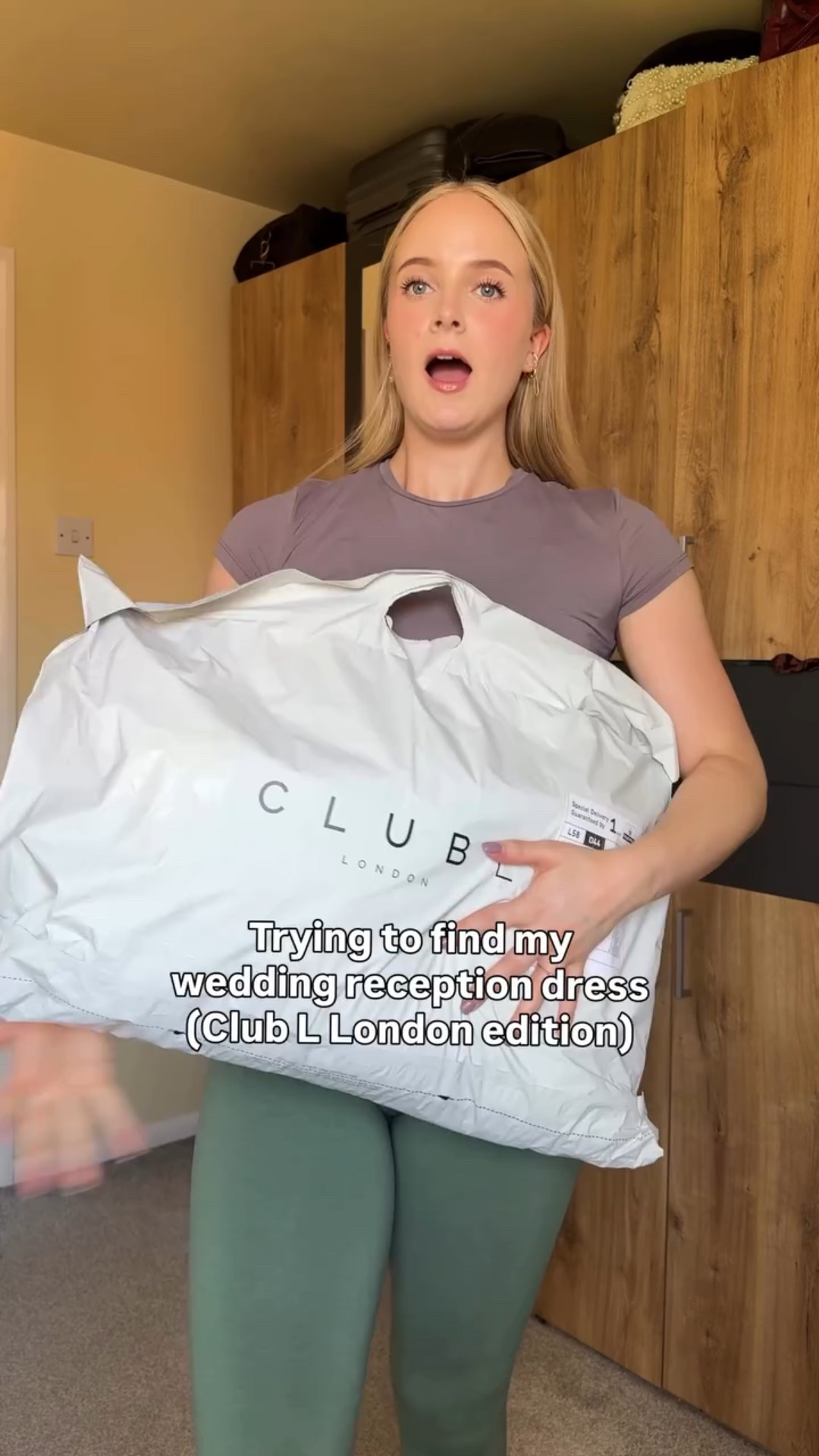 The strapless dress😭😭 (don’t I have a type lmao) trying on my bridal outfit haul from @clubllondon 

#bridaloutfit #brideoutfit #2025bride #2026bride #bridallook #2025wedding #sixstories #bridal #bridetobride #receptiondress #weddingdress #clubllondon