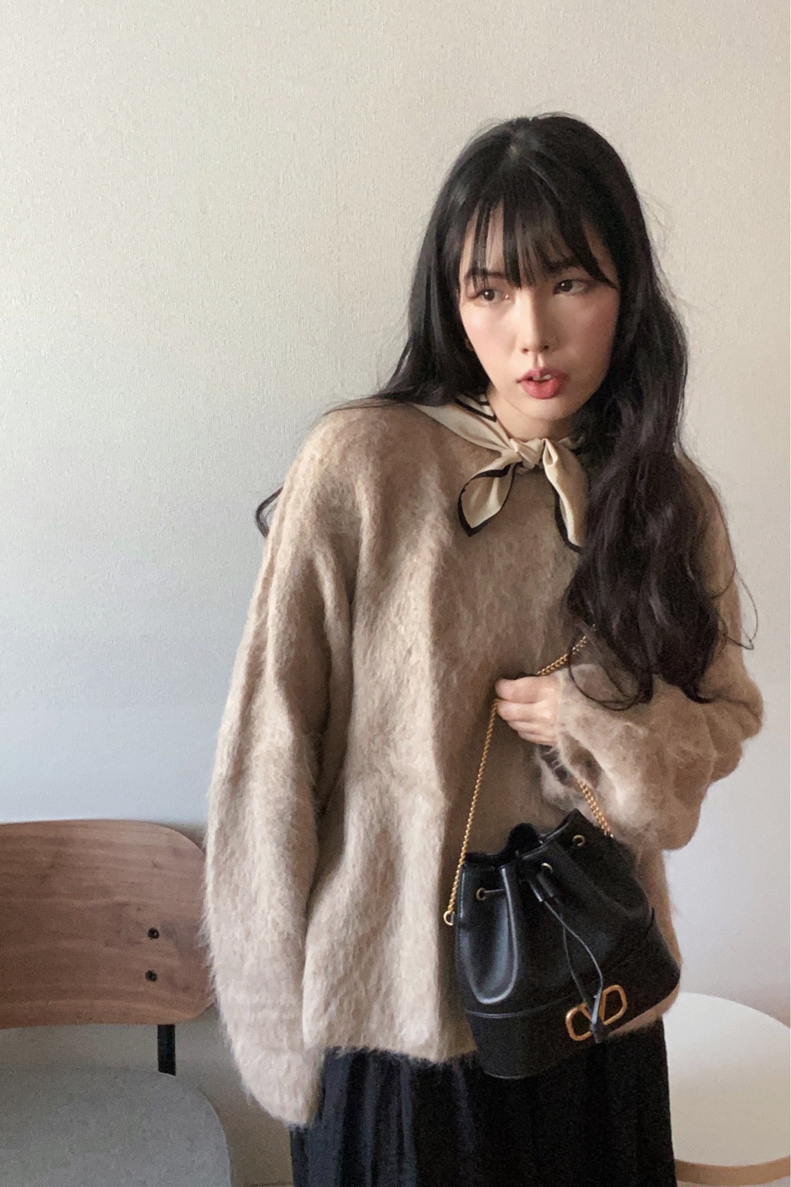 가을이 코앞으로 다가옴 🍁🍁

#mytheresa #fall #ootd #styleinspiration #styleinspo #valentino #valentinobag #bucketbag #toteme #totemescarf #fashionblogger #발렌티노 #빌렌티노가방 #토템스카프 #토템니트 #오오티디 #오오티디룩 #데일리룩 #ヴァレンチノ #今日のファッション #秋 #今日のコーデ

#LTKSeasonal #LTKitbag #LTKstyletip