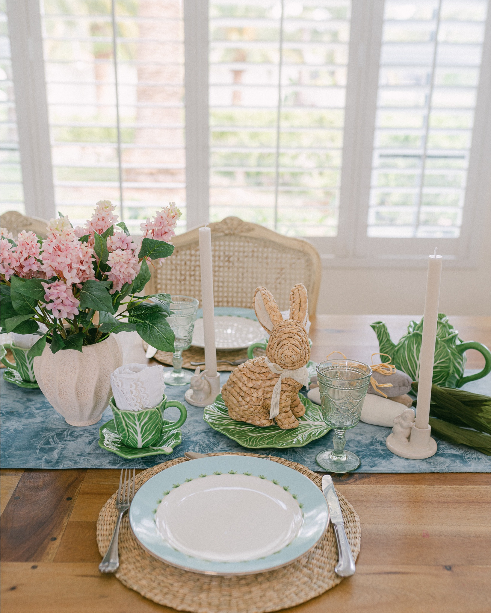 These might be the perfect Easter dinner plates. 
.
.
.
#easter
#easterdecor
#springtime
#eastertable
#springtable