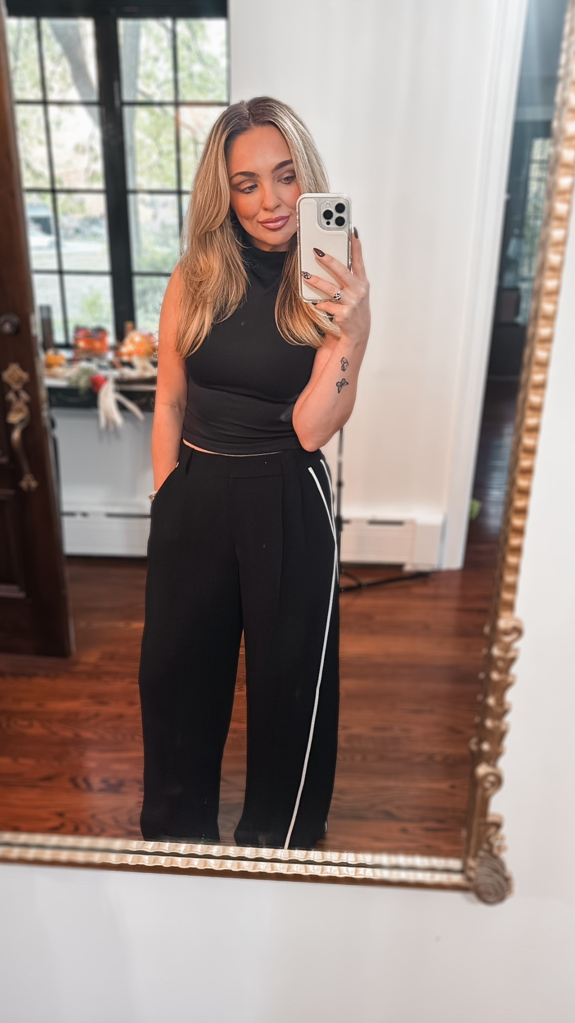 Sporty spice vibes. Pants are so flattering and will make you feel sexyyy 👌🏼
