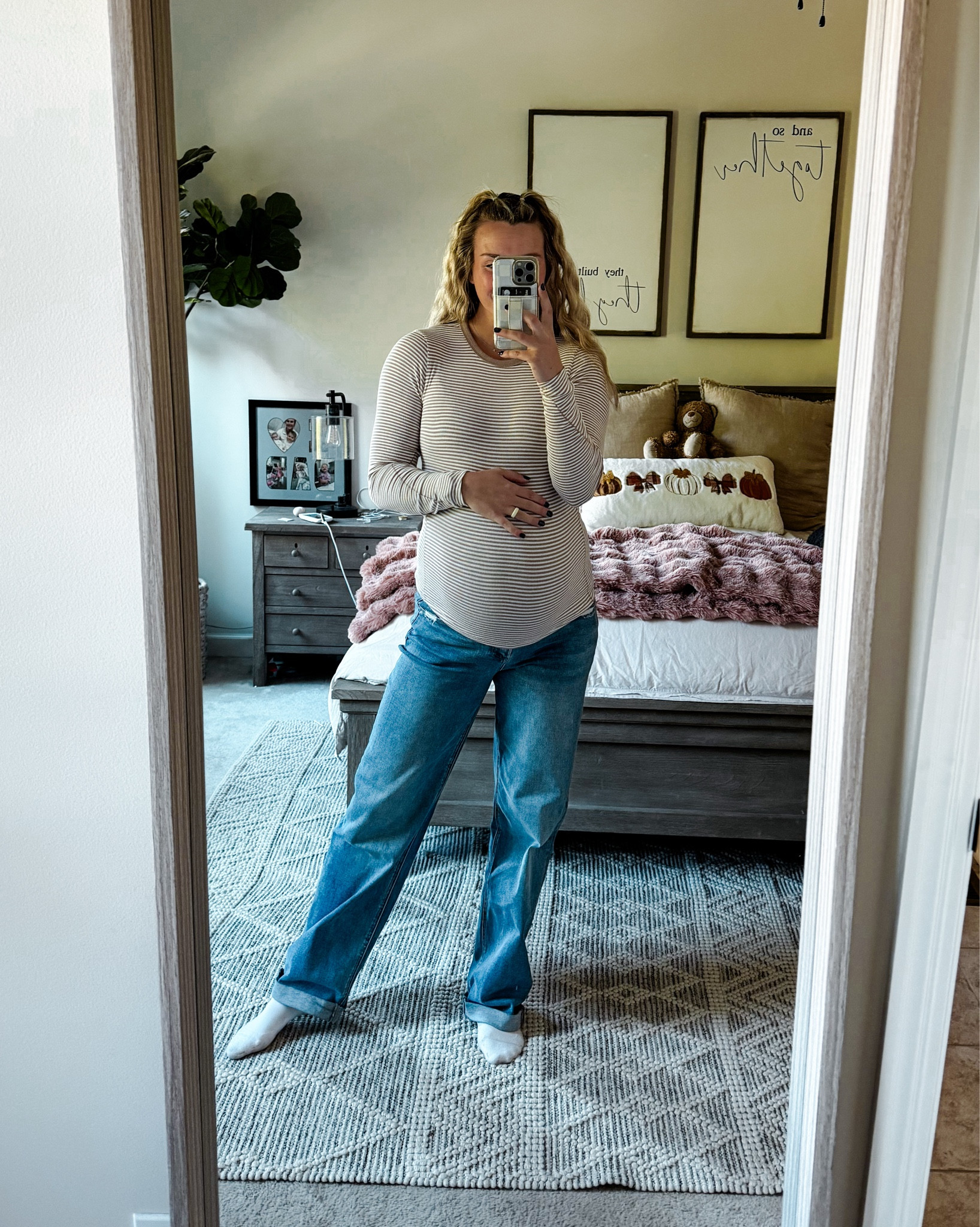 #ootd 
These jeans🙌🏼 so glad I found them since  I still have a MINUTE with the bump😅🤰

#LTKBump