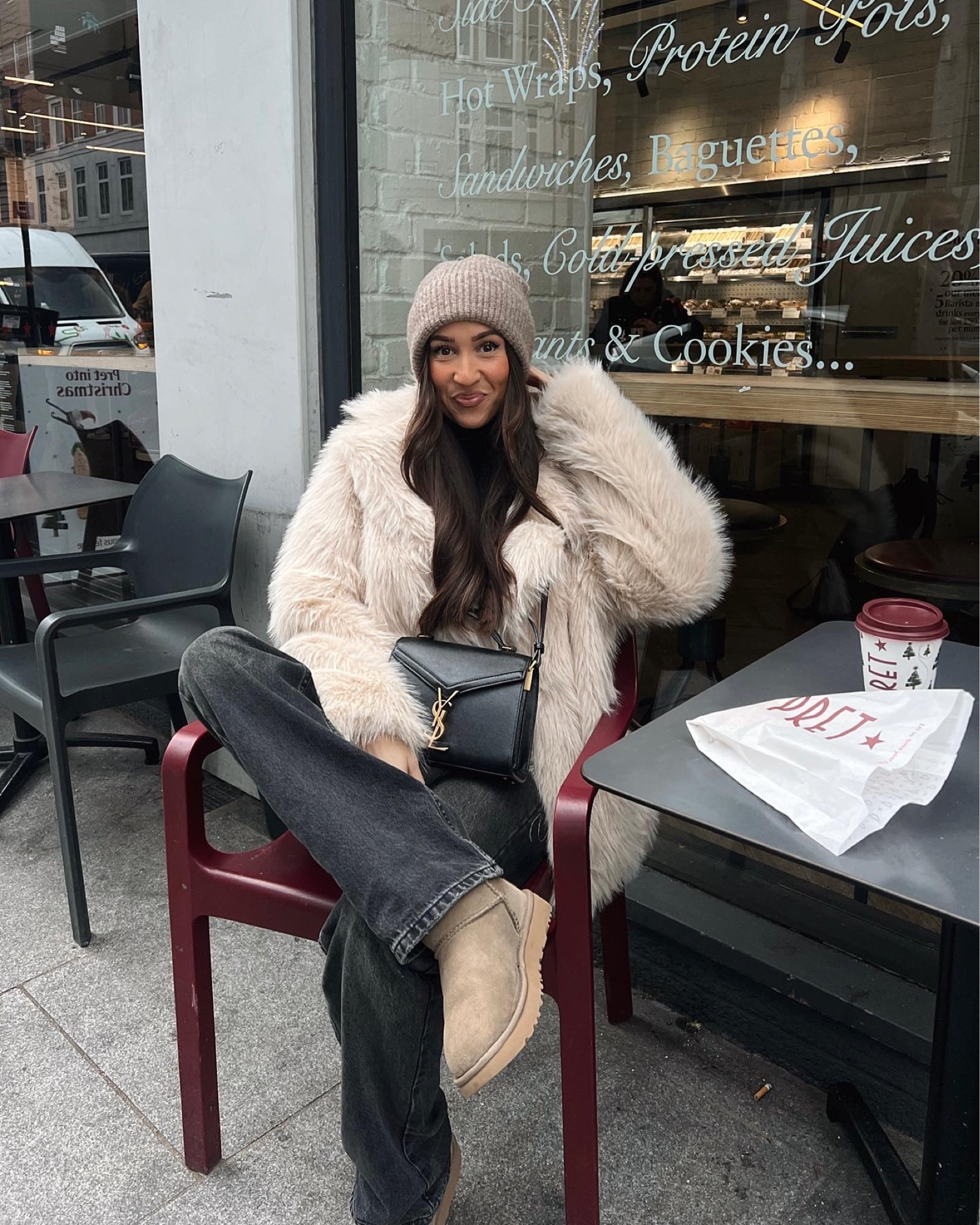 🐻

Faux fur coat, winter outfit, winter jacket, winter coat