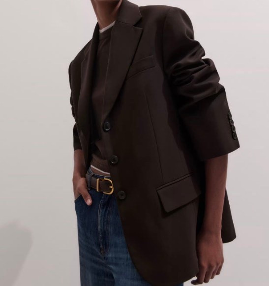 This over-sized blazer would be great with jeans, slacks, a skirt or a dress! 

#LTKWorkwear #LTKOver40 #LTKTravel