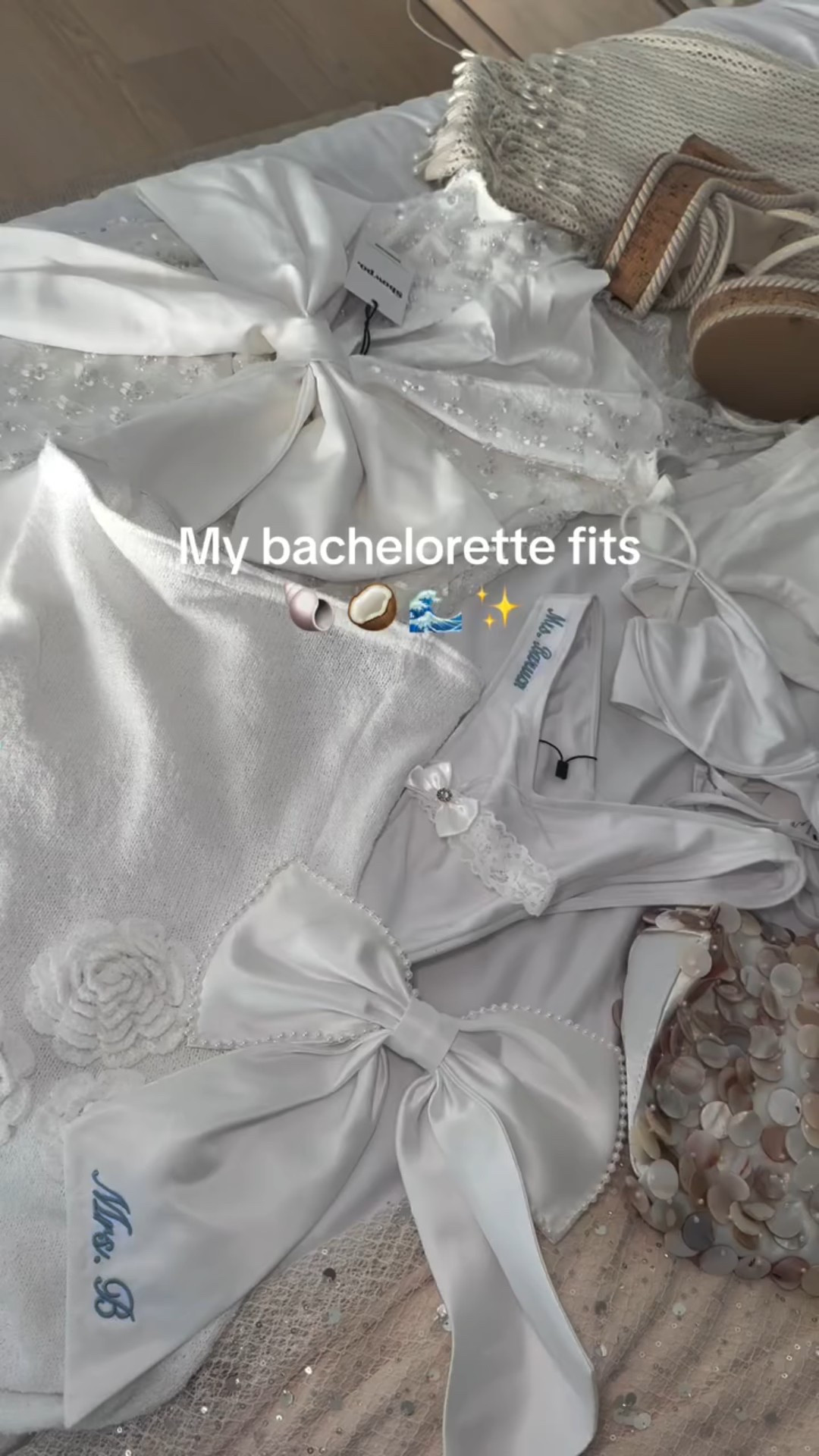 Guess the theme… 😉 🐚 🌊 🥥 💍 

#bachelorette #bacheloretteparty #bachelorettetrip #bridal #bachoutfit
