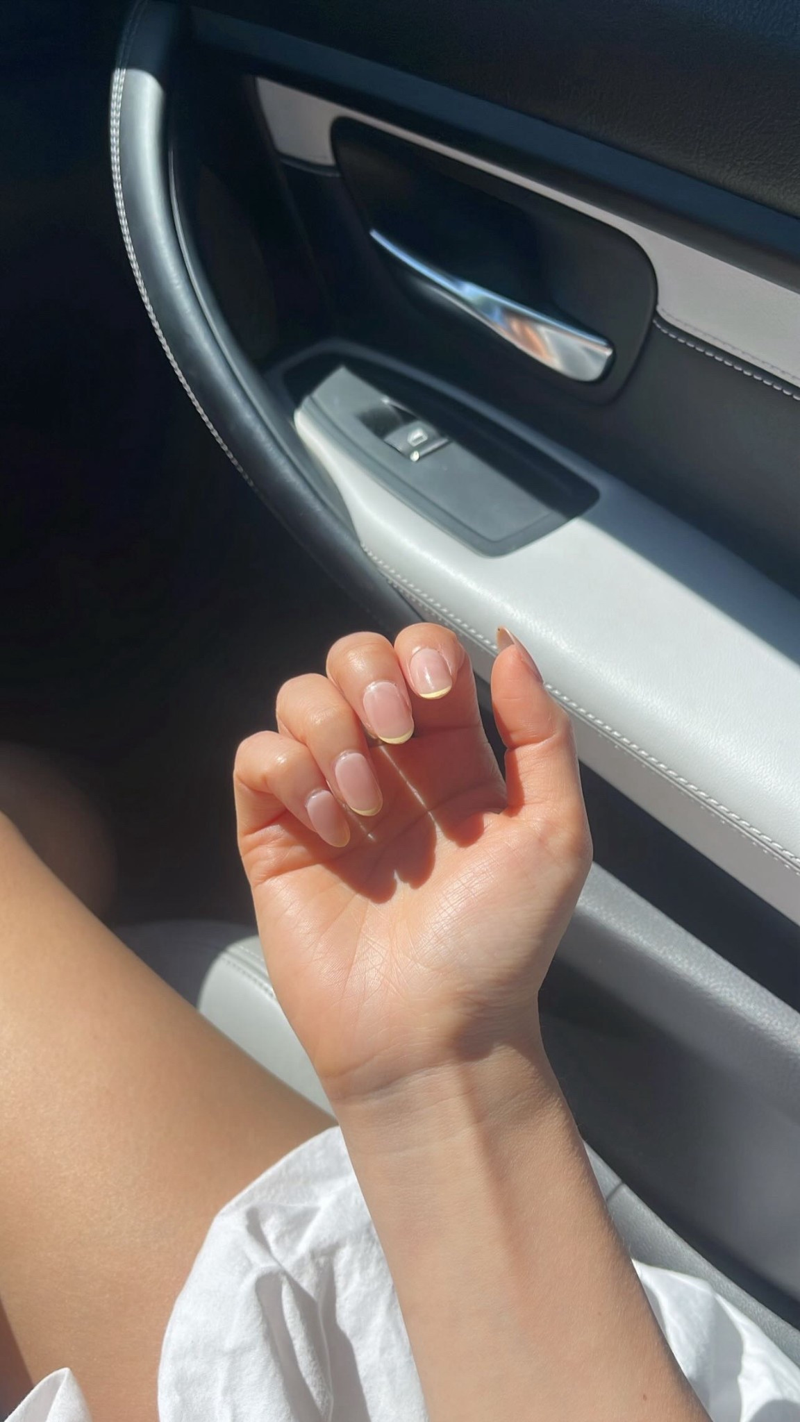 Butter yellow short press ons 💛