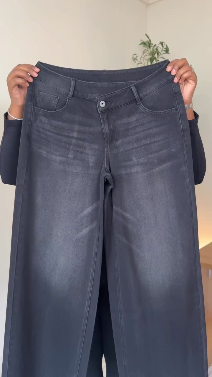 Comfort and style? Yes please. 🤍
I’ve been loving these jeans from @harlara_official. They  are so comfortable and come in so many great colors to choose from.

Use my promo code “Deidra1” for 15% off your order.
Click the link in my bio or stories to shop your pair.

#harlara #comfortablestyle #everydaystyle #over40style #casualchic