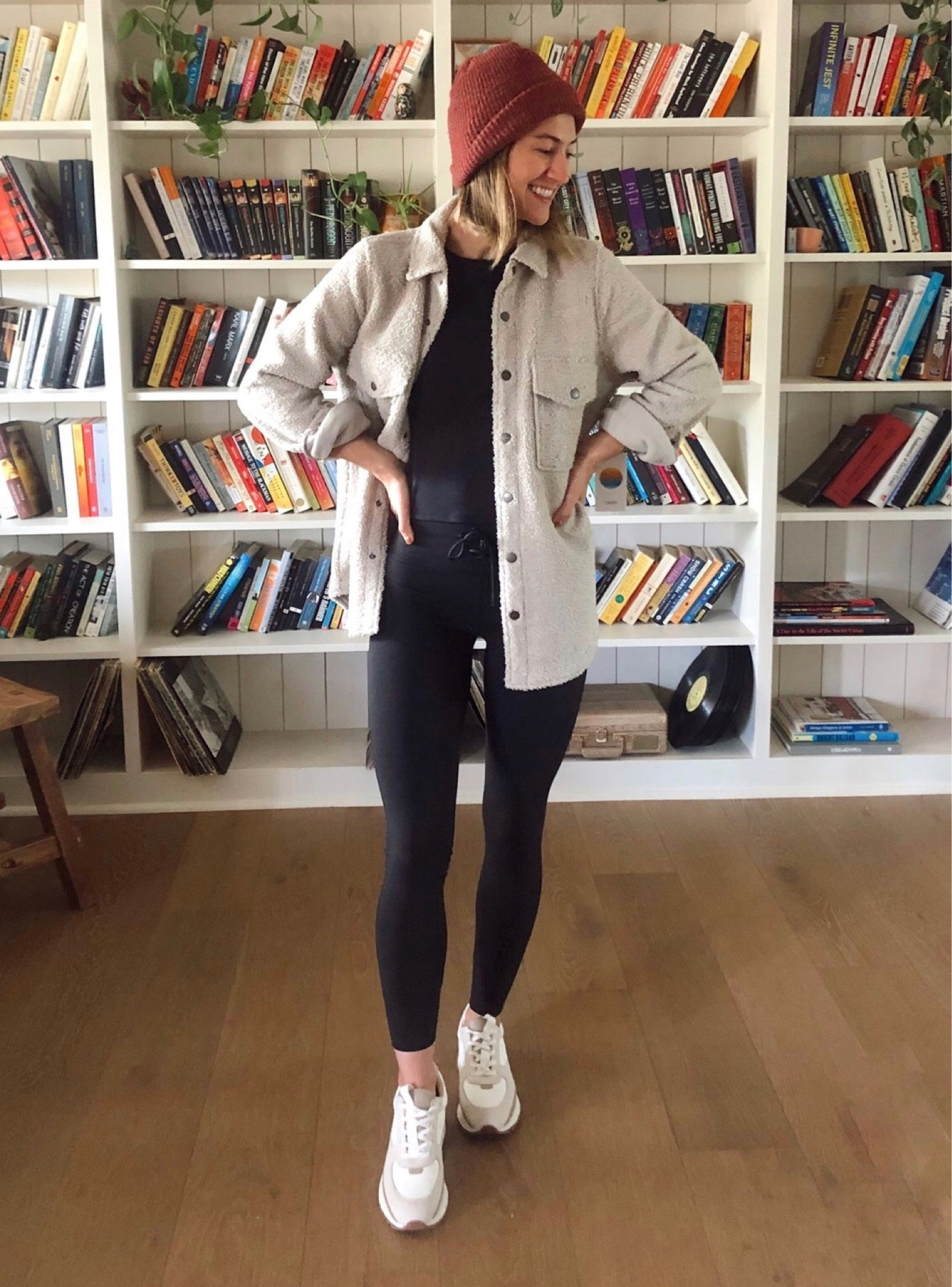 Vuori shacket is back this season!🍁Wearing size XS, I’m 5’6 for reference. Size up if you want a looser/oversized fit! Small in leggings + tee, too. Love this brand!🙌