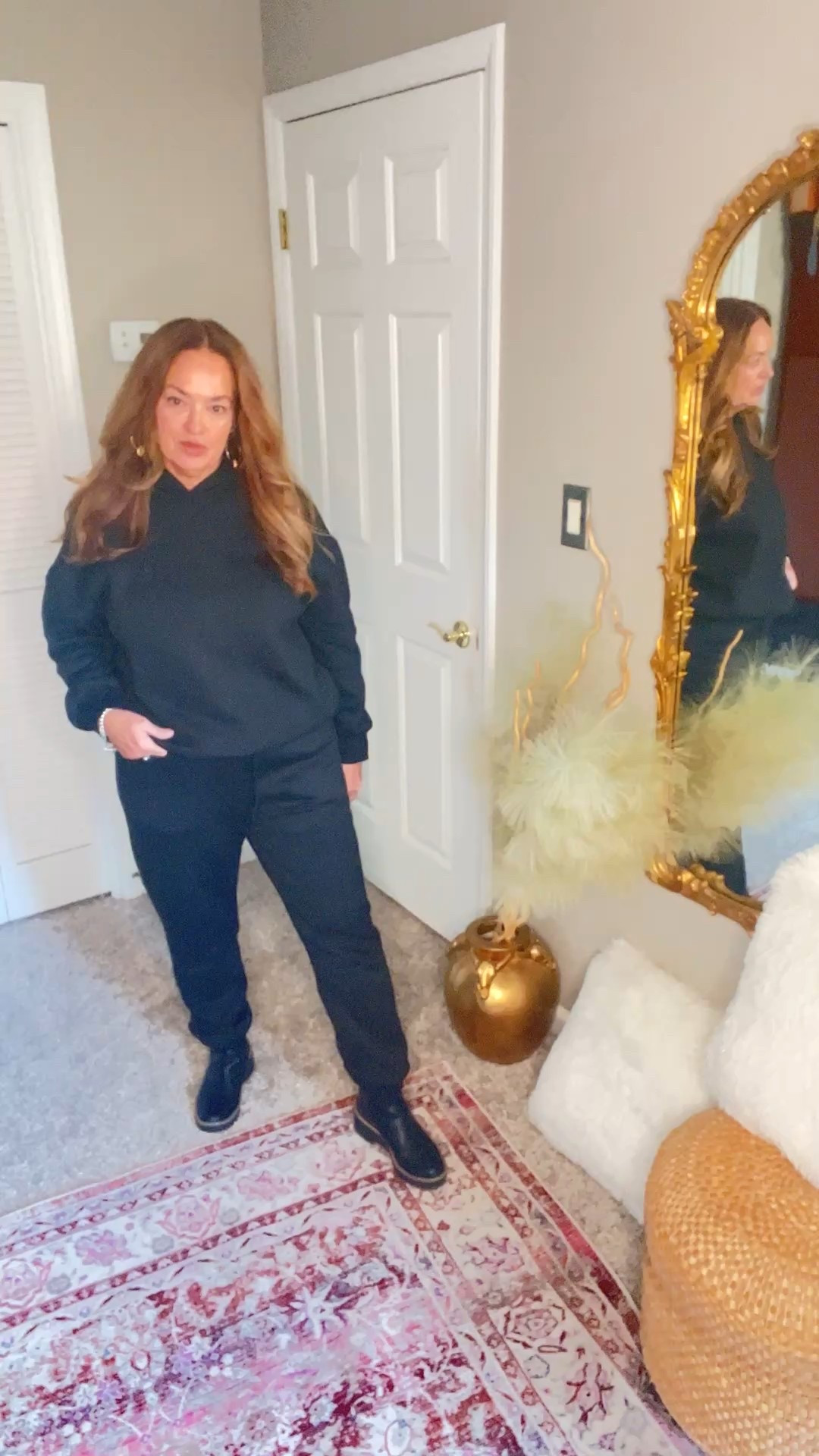 A fleece lined hoodie and jogger set! It will keep you so cozy in the colder temps!
I love it for parades, walking my dog or any outdoor activity. It will definitely keep you warm. It will make a great gift for Christmas .

#LTKActive #LTKParties #LTKTravel