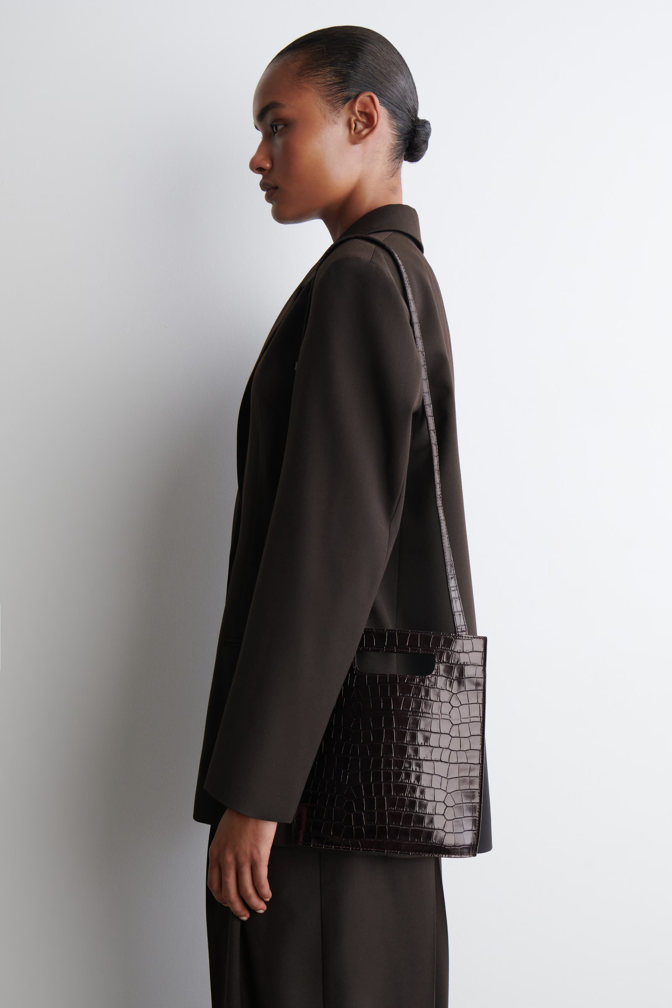 FOLIO MINI BAG - CROC-EMBOSSED LEATHER - BROWN | COS CA | COS (EU)