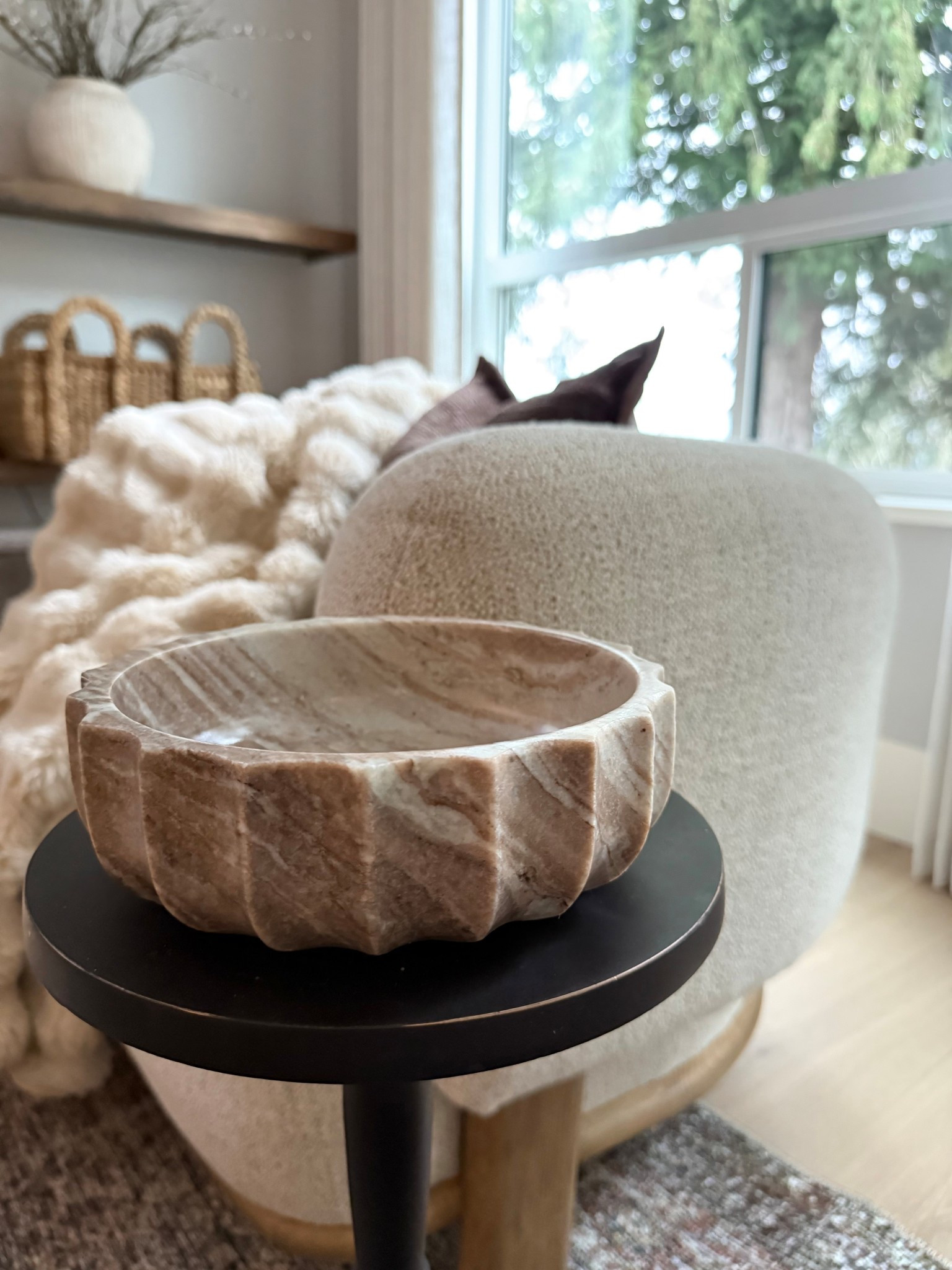 Gorgeous marble bowl.. new at Target! 
Perfect catch all for anywhere in the home..but also looks good on its own! 
Winter refresh
Home decor 