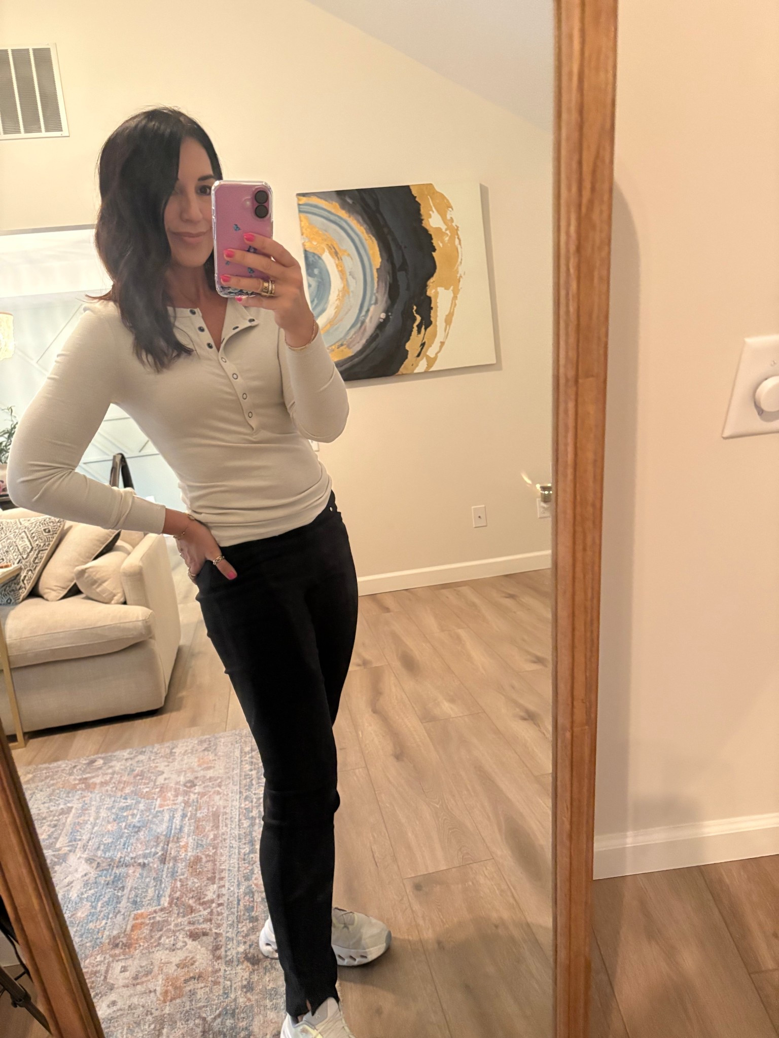 Great basic with snaps
Fitted
Wearing size smalll