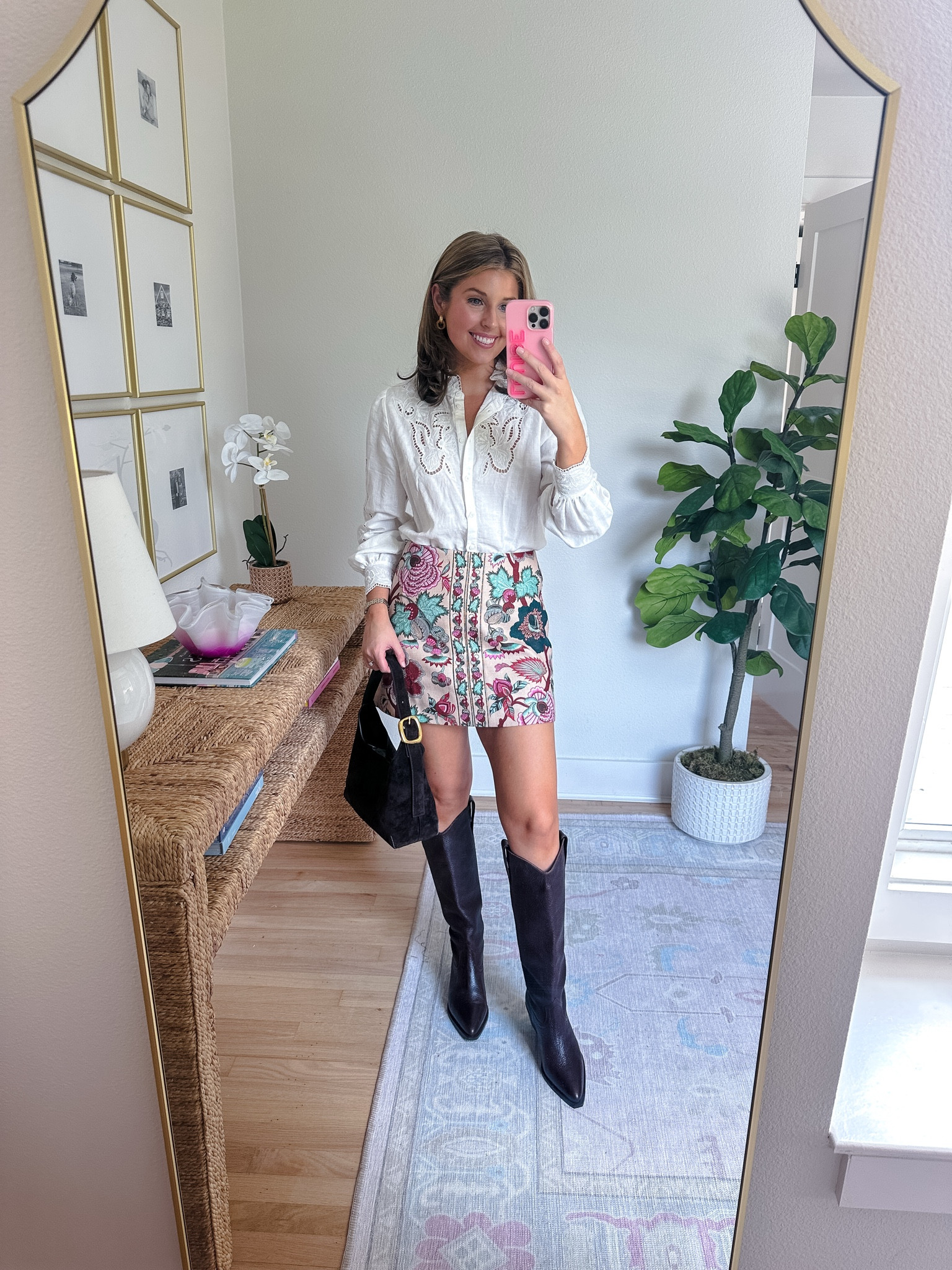 London outfit idea! Exact shirt is old Sezane, linked similar! Wearing S in skirt

London outfit // London outfit idea 