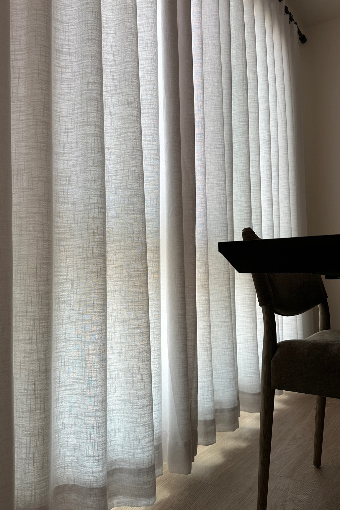 I was searching for the perfect white linen curtains for months. I absolutely love the quality of these ones and how they instantly elevated my home.

DINING ROOM HOME DECOR
INTERIORS
NEUTRAL HOME INSPO