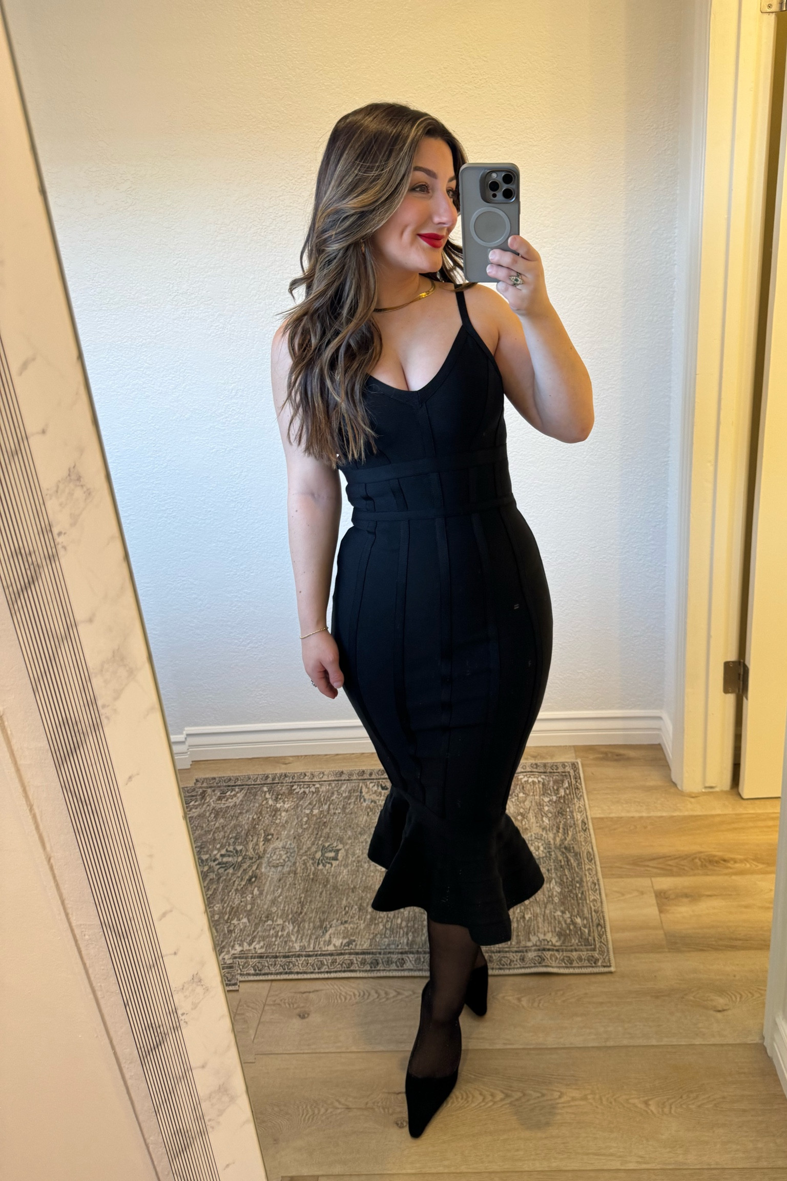 Bodycon cocktail dress
Perfect for NYE
Size small

#LTKfindsunder50 #LTKparties #LTKstyletip