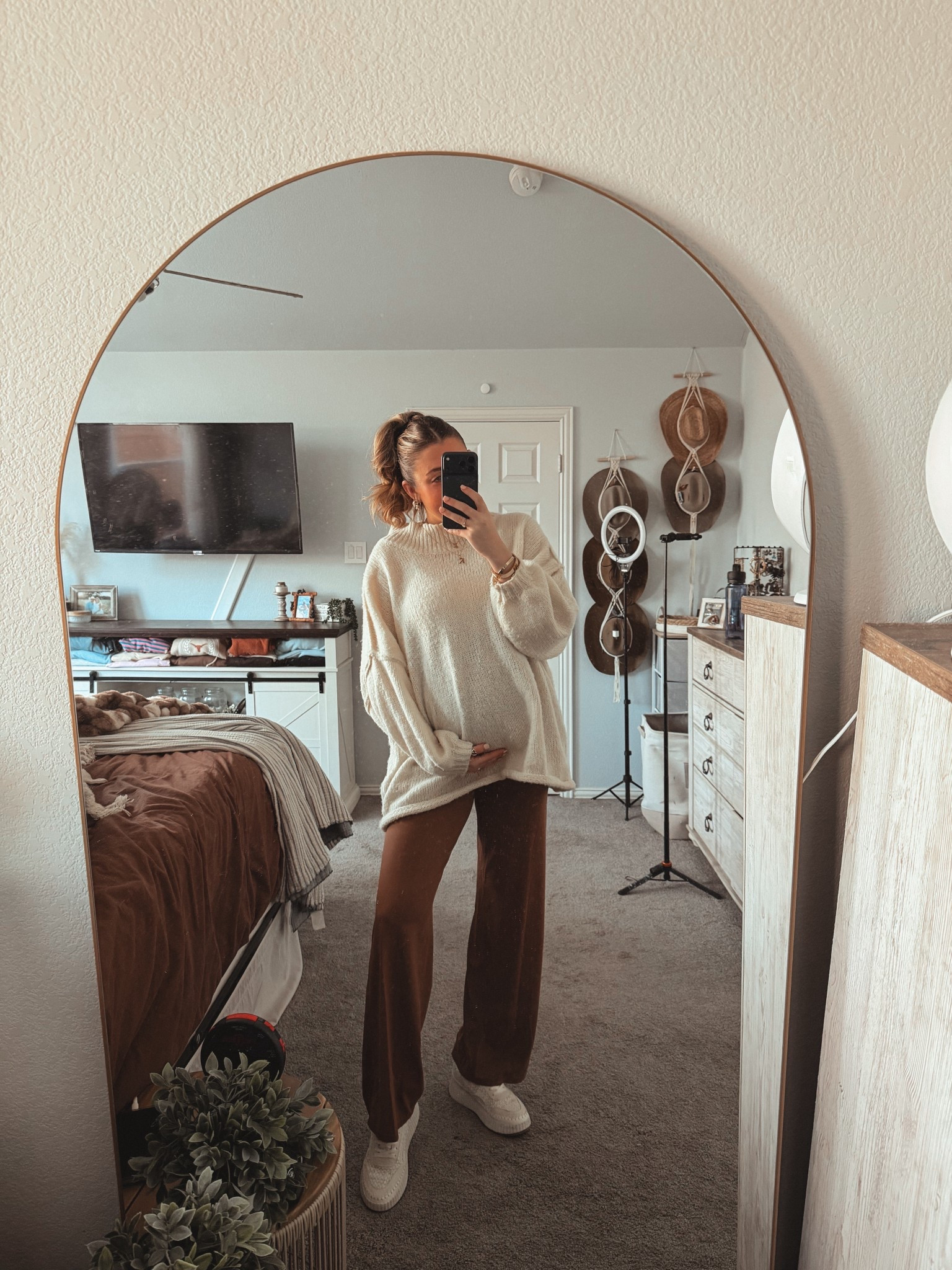 Winter ootd. Maternity fashion. Cute outfit inspo. Maternity leggings  

#LTKTall #LTKootd #LTKBump