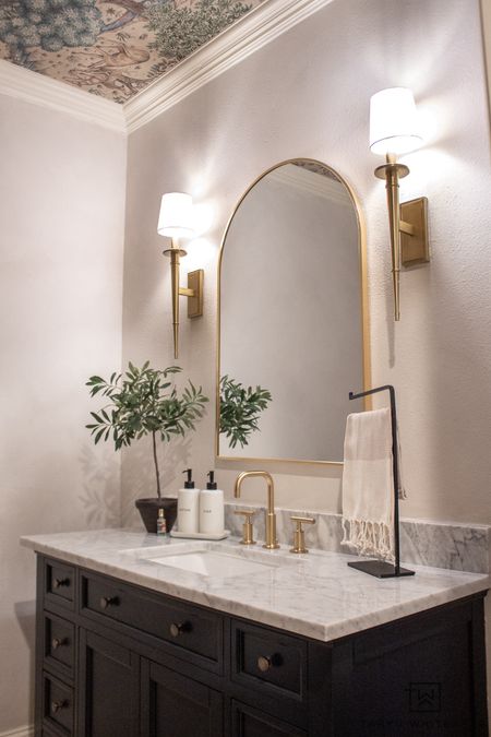 Bathroom Sink Decor

Bathroom decor  bathroom accents  home finds  home decor  home inspo  bathroom styling  home styling  tarynwhiteakerr

#LTKHome
