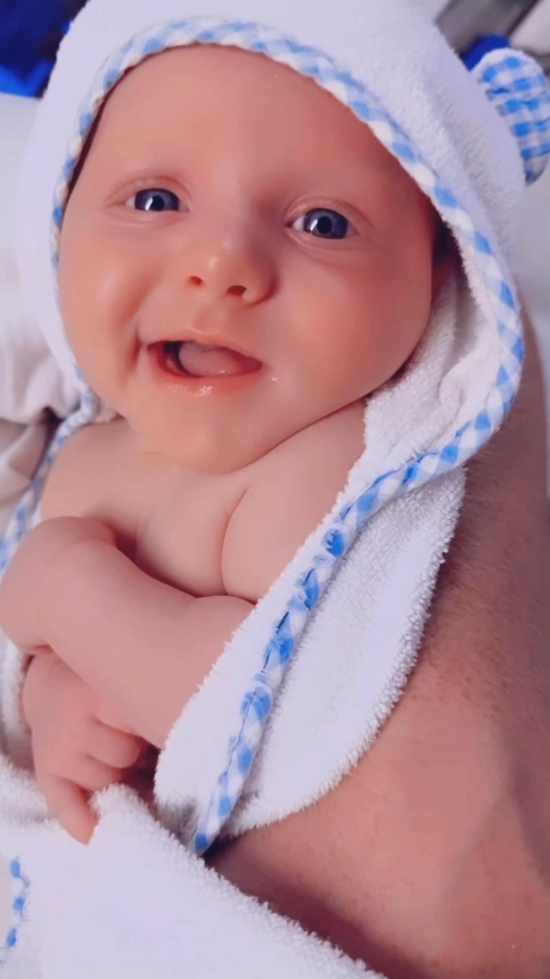 … and he does a really good job 🥹🫶🏽🩵👶🏼🛁 #bigbrother #brotherlove #boymom #brotherbesties 

Judson specifically asked if HE could give his baby brother his bath 🛁 tonight 🥹 - he did so good y’all!! 😭 This firstborn baby boy y’all… we don’t deserve him!!! 🤍 He truly is thriving as a big brother and it’s been such an answered prayer of mine!! 🙏🏽 Like my mama always says… everyone wants to he “wanted, needed, and loved!” 🕊️💫🫶🏽 #judsonandlevirhett #siblinglove #firstbornsweetheart 

And I mean… can our little newborn be ANY cuter?!? 🥹🩵 Gosh we are smitten with you, Sweet Baby Levi Rhett!! 👶🏼🛁 (ps. nothing I mean NOTHING beats a squeaky clean 🧼 baby straight out the kitchen sink hehe 🤭🥰)!! Let me know in the comments below if you agree hehe!! ⬇️ #squeakycleanbaby #simplythebest 

ALSO… linked 🔗 all of our baby bathtime essentials for y’all (including this amazing @bloomingbath for the kitchen sink bath days!! 🧼) for y’all over on my LTKit app… so make sure to go follow and “shop with me” 🛍️ there if you haven’t already!! 🛒💫

| Motherhood | Country Living | Homemaker | Stay at Home Mom | Joyful Motherhood | Faith | Boy Mom 

…

#emilysayswes #judsoncarpentermabry #levirhettmabry #emilymabrycreativeblog 
#familyoffour #mommyblogger #stayathomemommy #slowandsimple #slowliving #countryliving #homesteadlife #newbornbaby #newborndays #twounderthree #boymama #partyoffour #mamaoftwo #LTKFamily #LTKBaby @shop.ltk 

#LTKFamily #LTKBaby #LTKHome