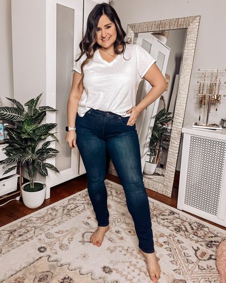 Wearing a 12S in the dark skinny jeans
Classic white t-shirt 

Curvy jeans,‘petite jeans 

#LTKcurves #LTKFind