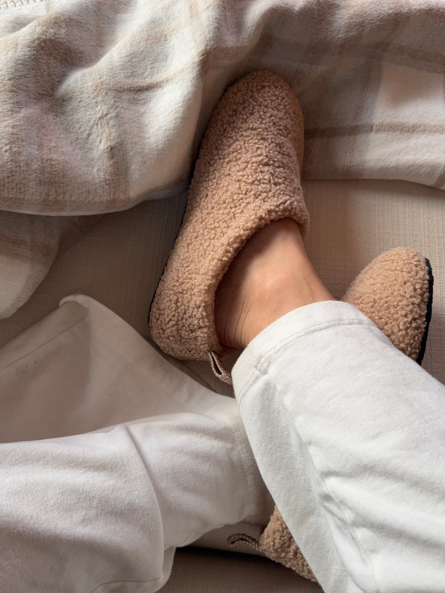 My new favorite slippers 

#LTKHoliday #LTKFindsUnder100 #LTKSaleAlert