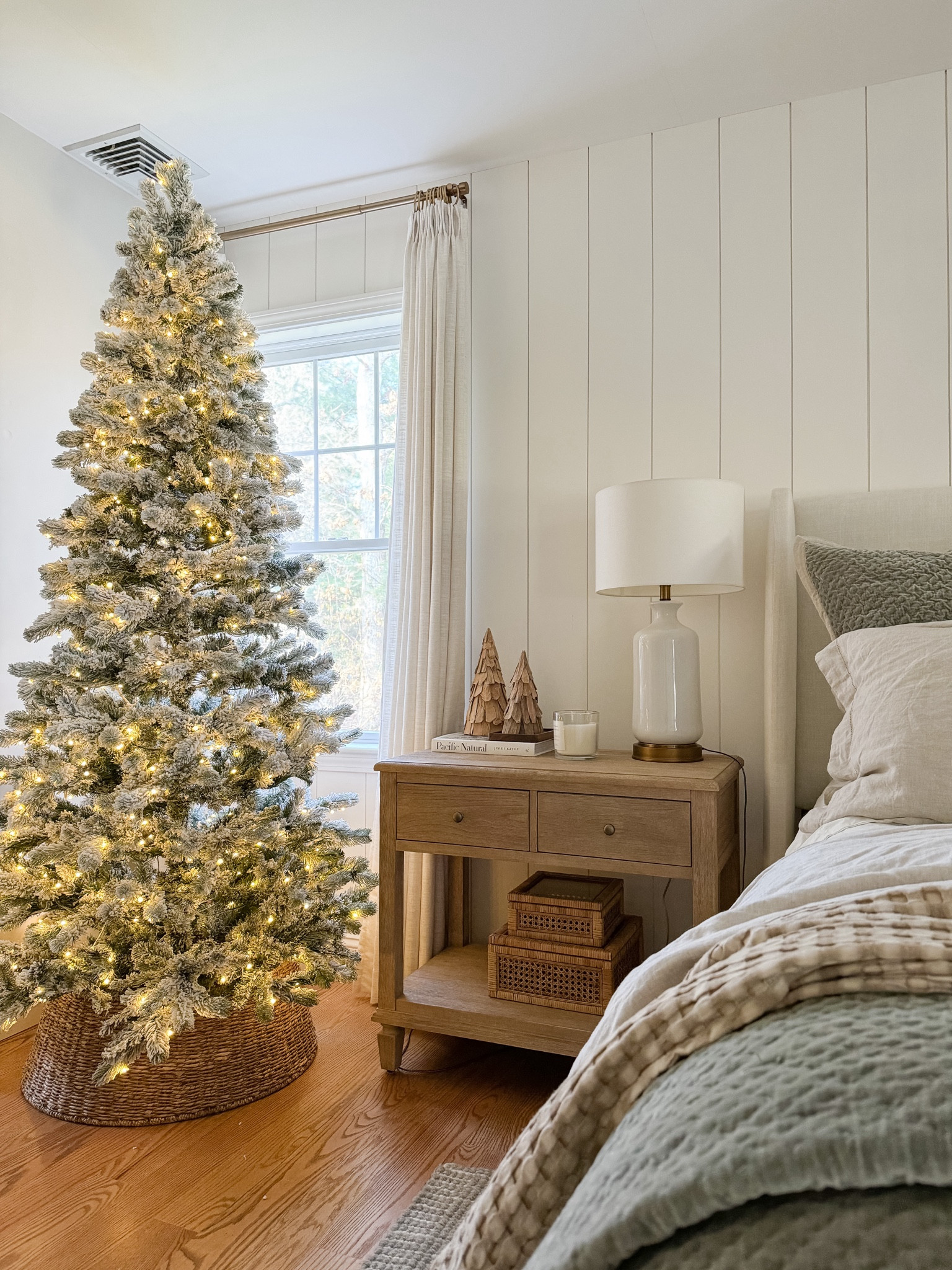 Holiday Nook Decor

Seasonal Decor  Holiday Decor  Christmas Decor  Neutral Christmas  Christmas Finds  Traditional Christmas Decor  Holiday Accents nightstands pottery barn furniture 

#LTKHoliday #LTKHome #LTKSaleAlert