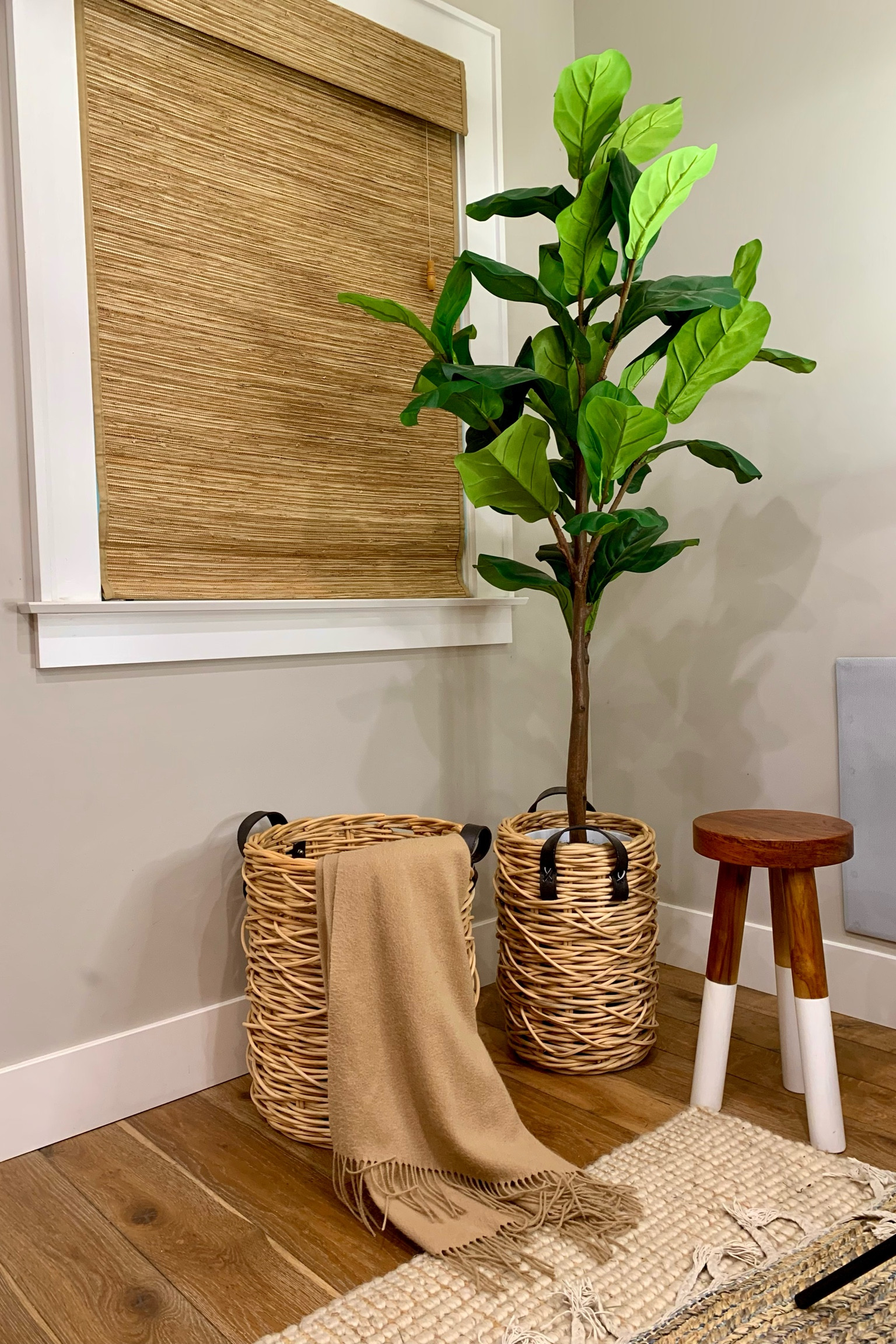 Home Decor Finds!
It’s amazing how a faux plant can make an empty corner suddenly cozy.  I’m obsessed with how affordable and cozy this fiddle leaf fig is.  The woven baskets and dipped stool are definitely giving coastal vibes to my little craftsman home.

#LTKhome #LTKFind #LTKSeasonal
