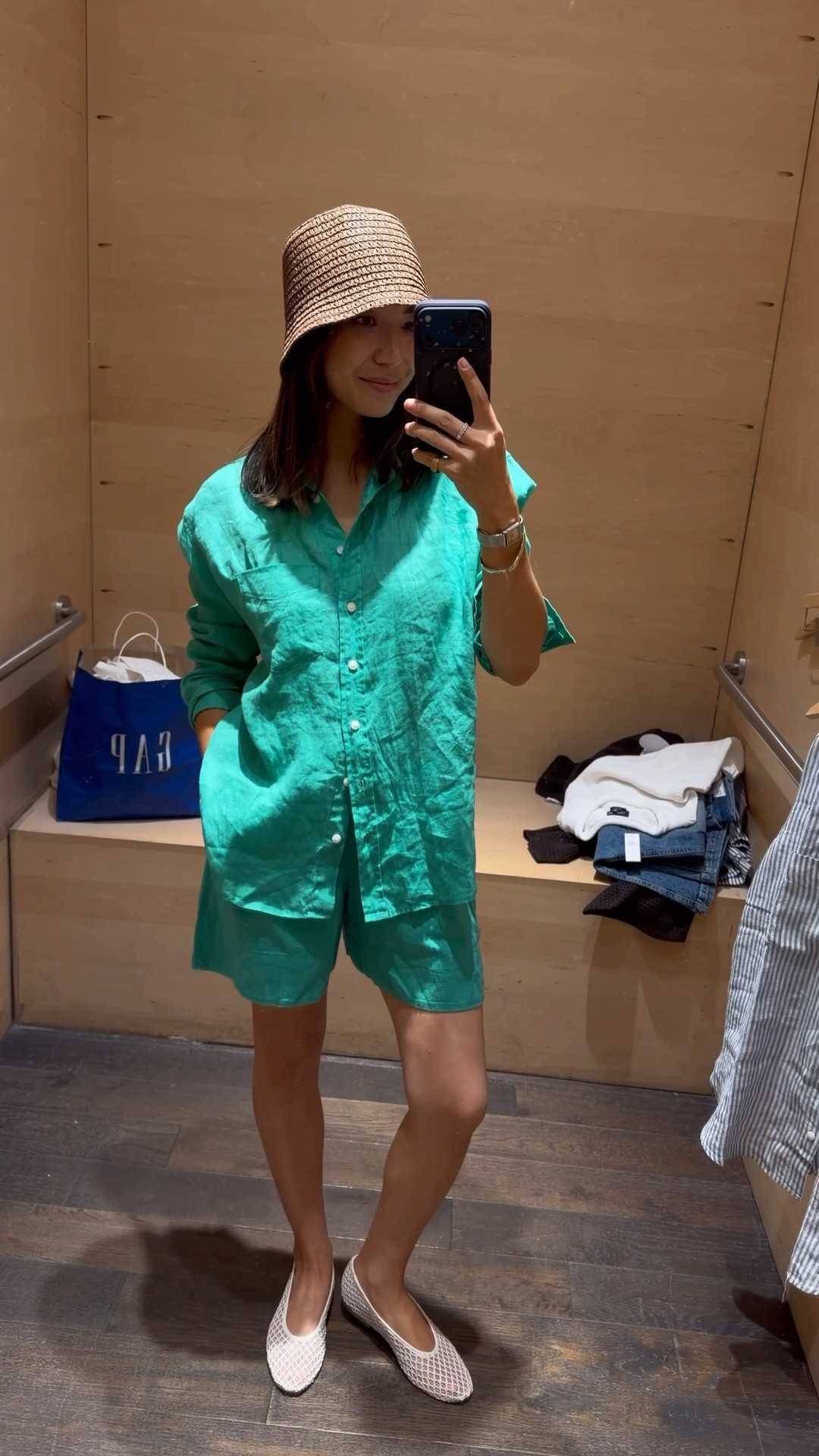 Last hours of the gap friends & family sale! Take 40% off of your purchase with lots of pieces on sale under $50! 


Casual summer outfits / summer vacation outfits / mom outfits / classic style 

@gap #gappartner #howyouweargap

#LTKSaleAlert