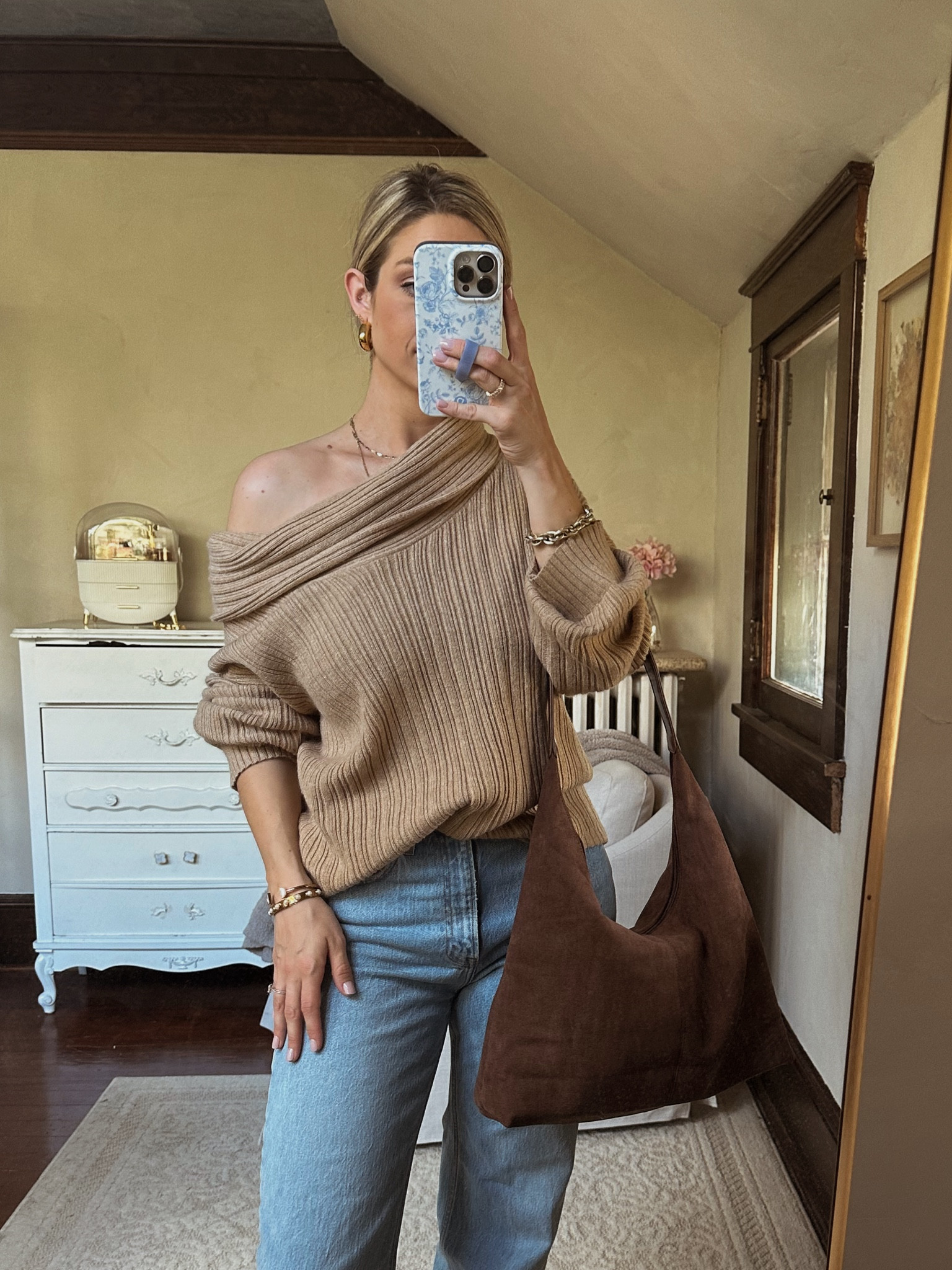 Amazon off the shoulder sweater
Amazon suede bag 
Abercrombie jeans 

#LTKFindsUnder50 #LTKStyleTip
