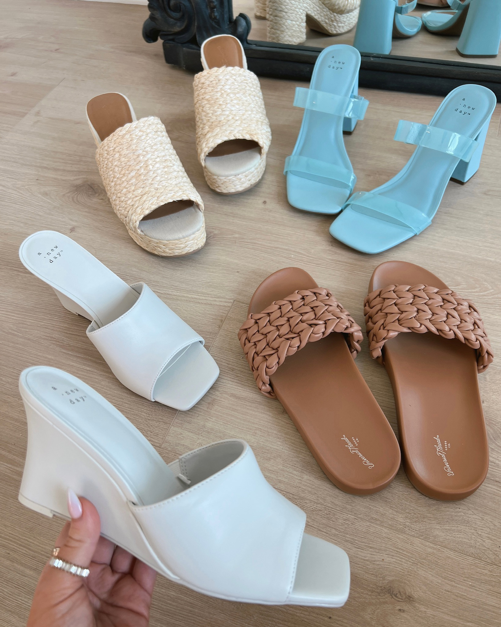 Target Accessories! 👡👜Click below to shop the post!

Madison Payne, Accessories, Target, Budget Fashion, Affordable


#LTKSeasonal #LTKunder50 #LTKshoecrush