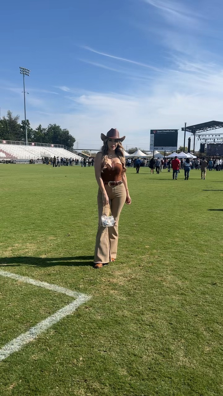 The perfect combo for any country concert 🎵 Jaripeo or Baile. I ordered the bodysuit in every color because SNATCHED 🔥

#LTKbeauty #LTKstyletip #LTKparties