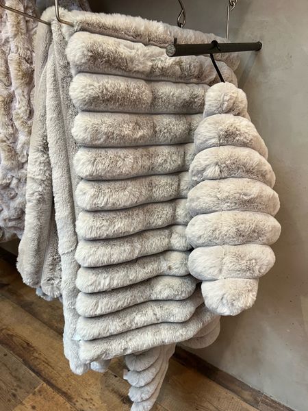 Anthropologie blanket now 50% off in cart! So soft and luxe! Would make an amazing gift and now under $100 for Cyber Monday!

gift guide, cozy home, luxe gifts, cyber Monday sale 

#LTKCyberWeek #LTKfindsunder100 #LTKhome