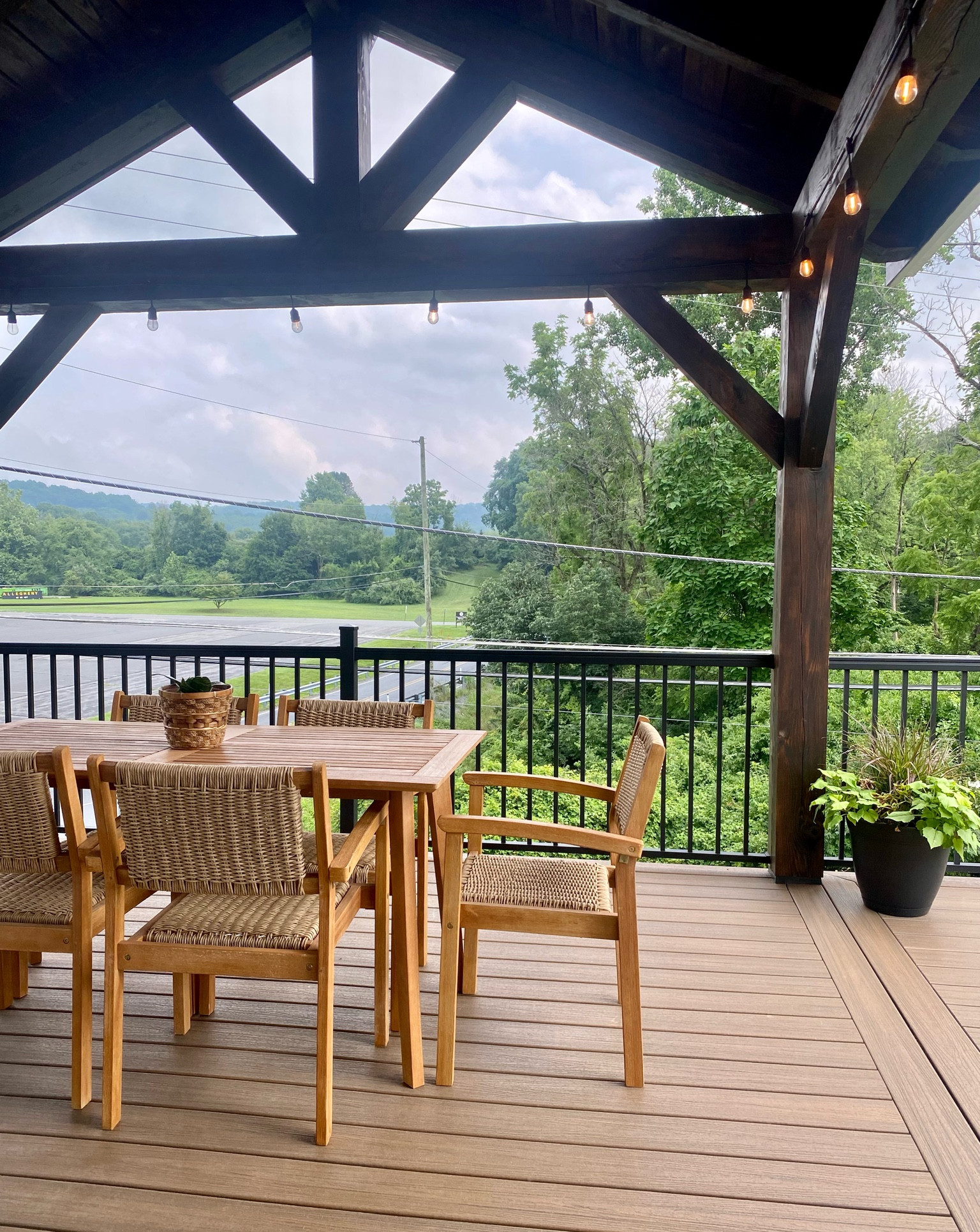 This outdoor dining set is seriously my favorite. I am all about practical. But practical can be cute too, am I right?🫶🏻