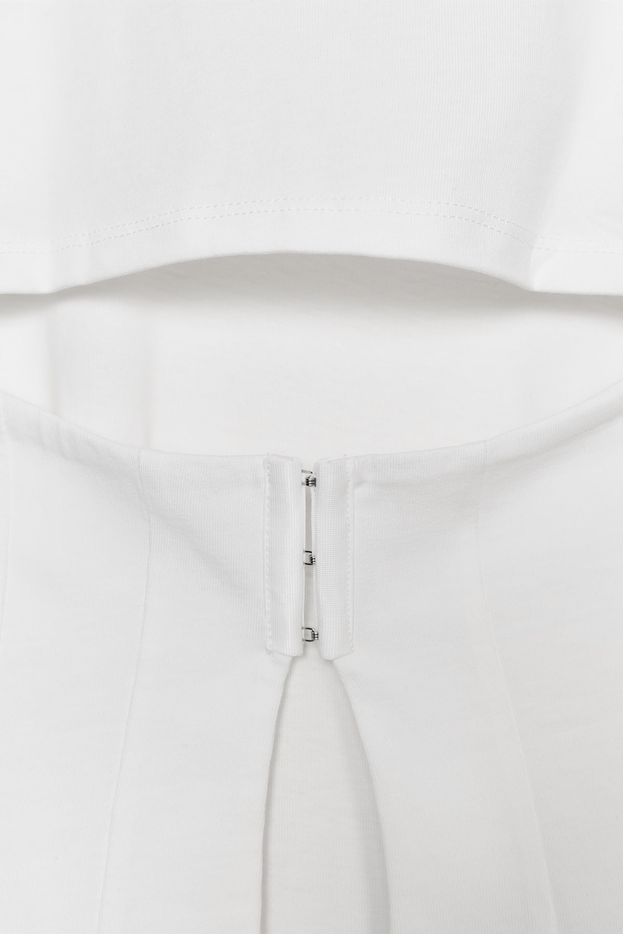 Top with main fabric made of 100% cotton. Round neck and short sleeves. Back opening and metal ho... | Zara US